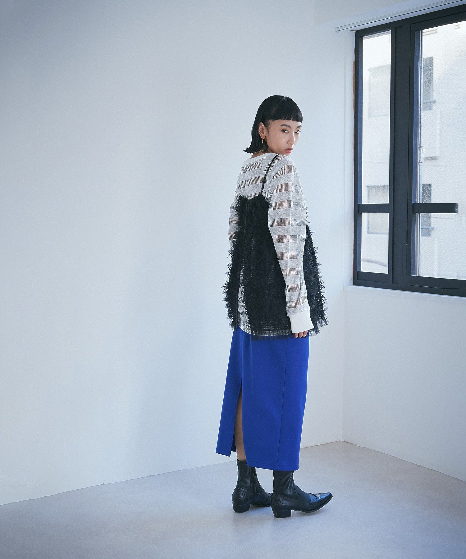 カットタイトスカート