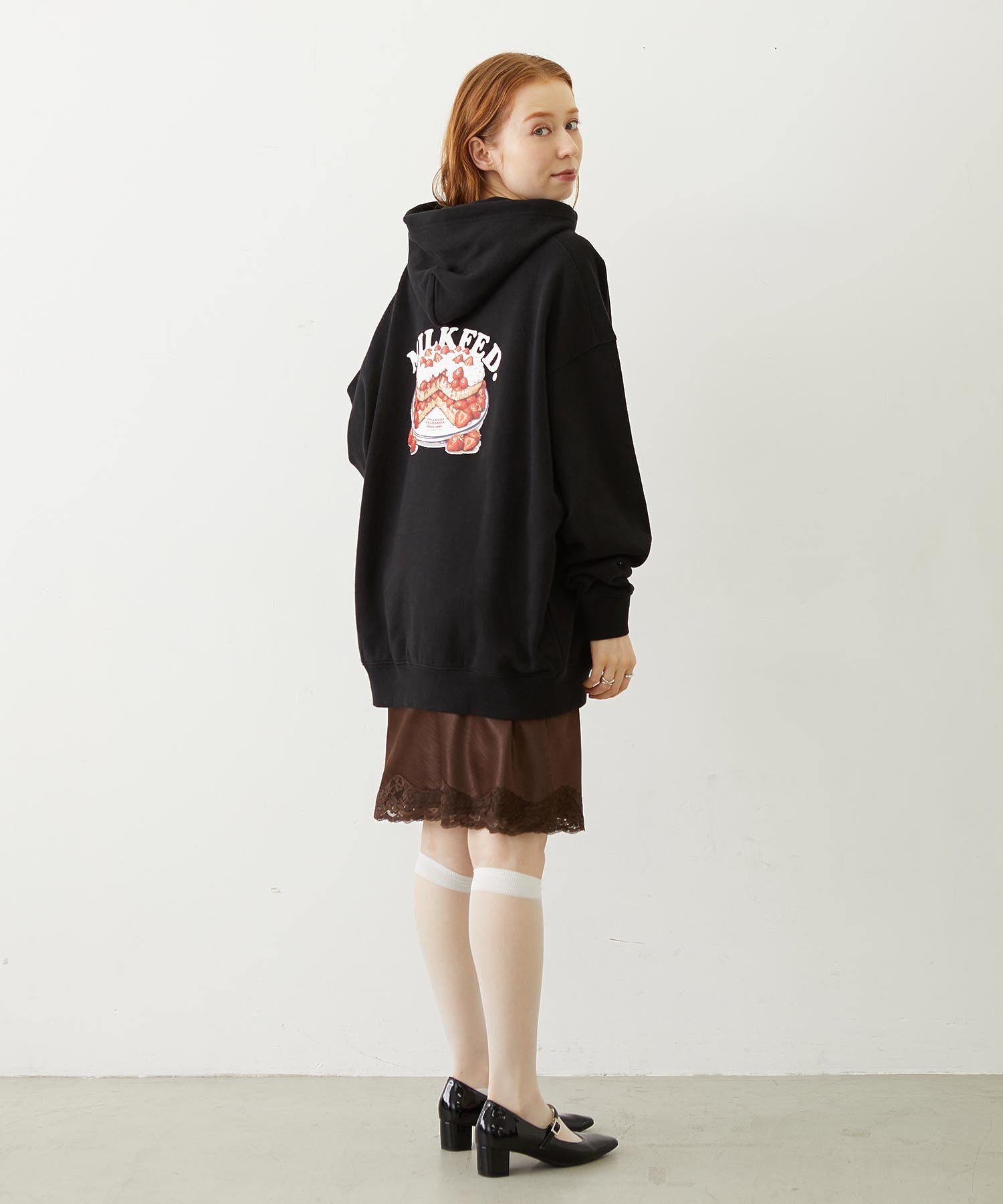 STRAWBERRY CAKE SWEAT HOODIE