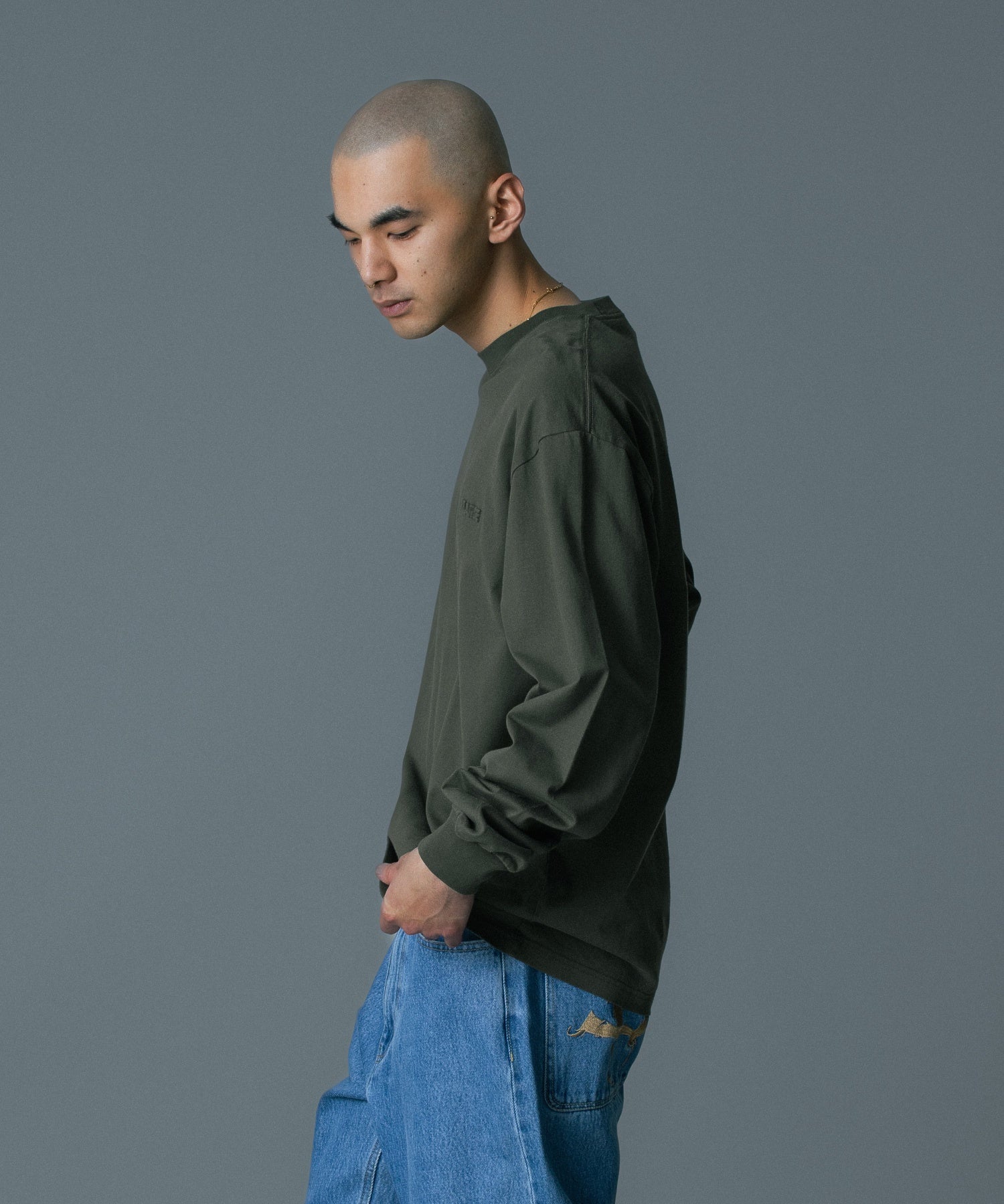 EMBOSSED SLANTED OG L/S TEE