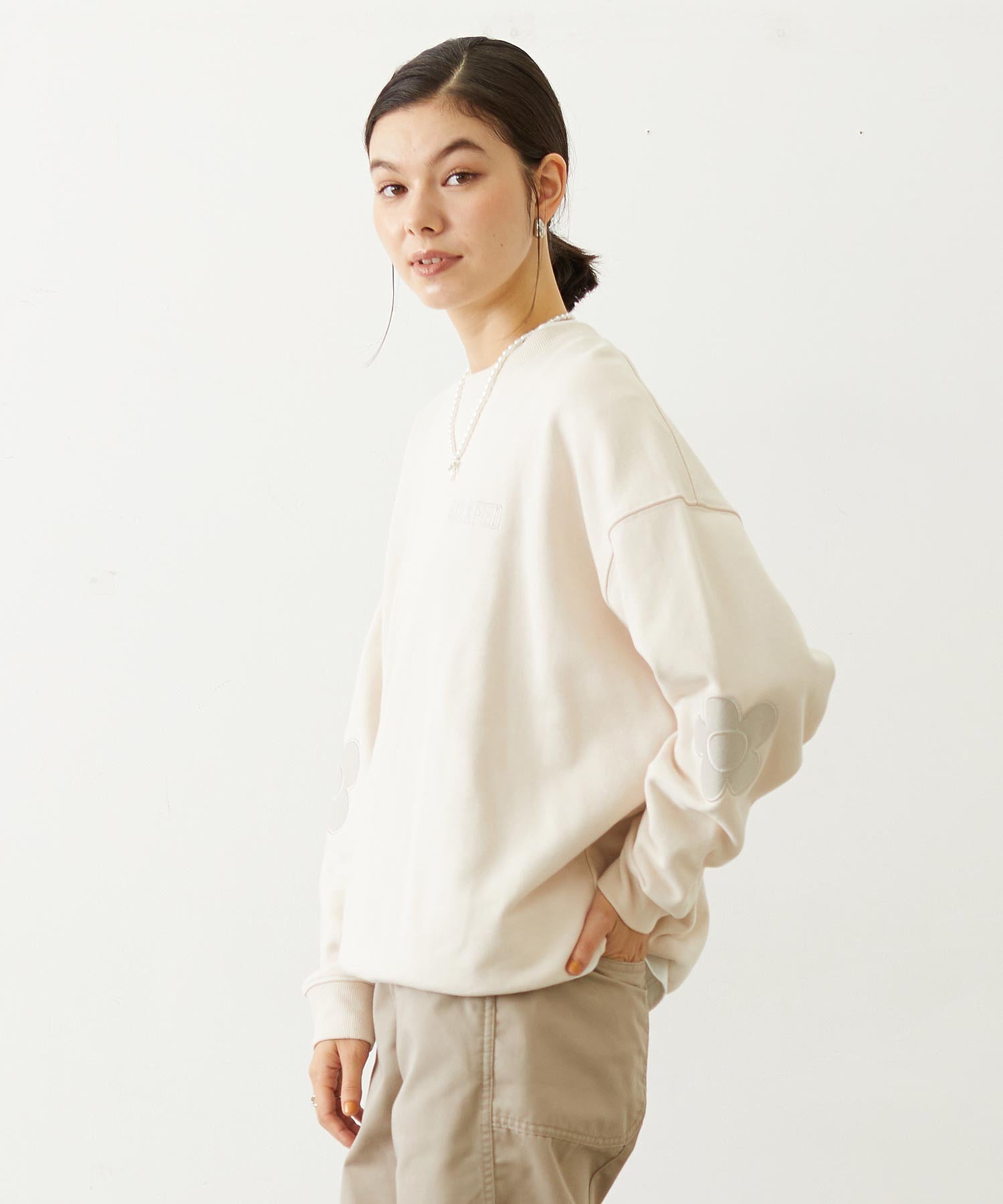 FLOWER ELBOW PATCH SWEAT TOP
