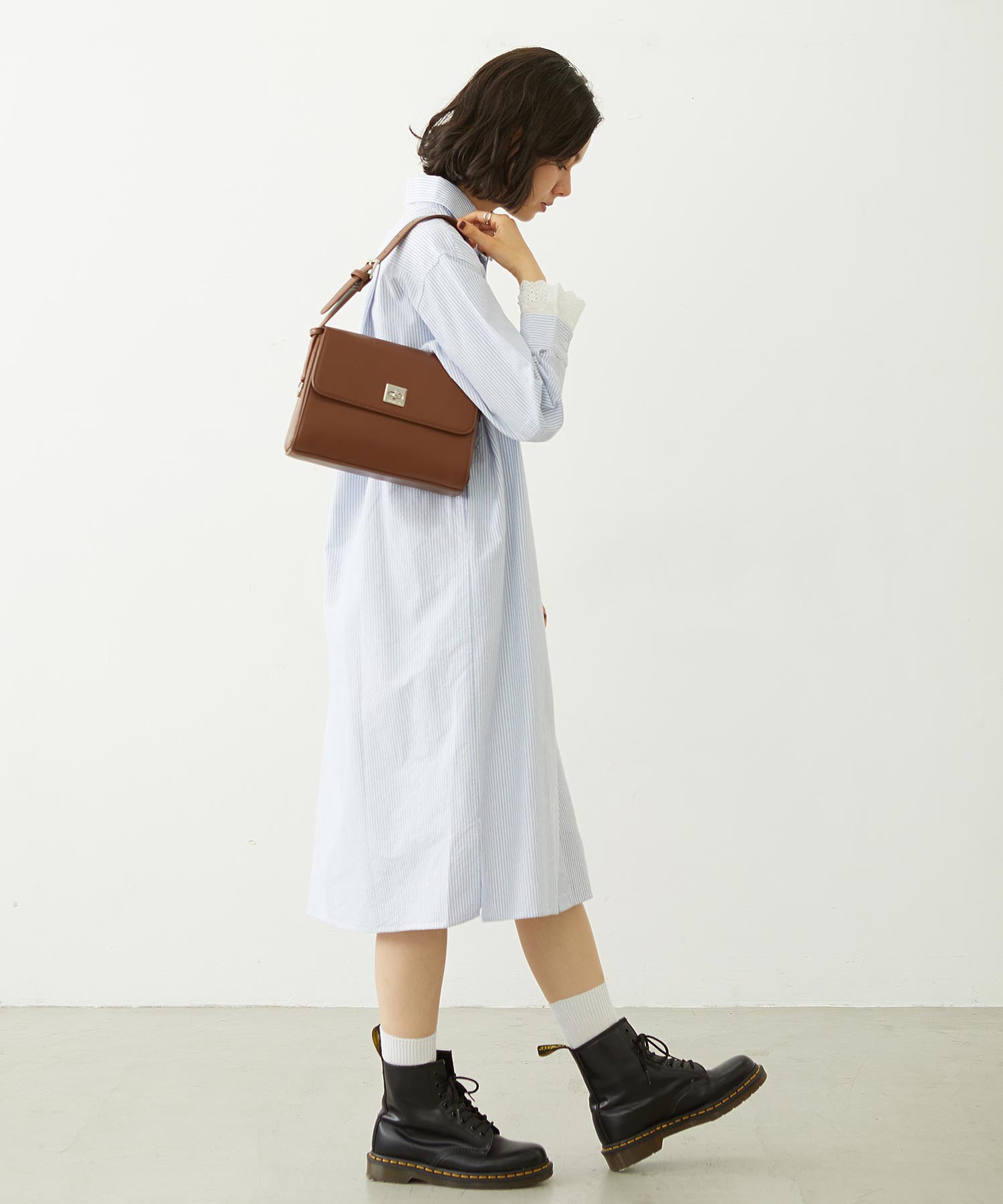 TRAPEZOID SHOULDER BAG