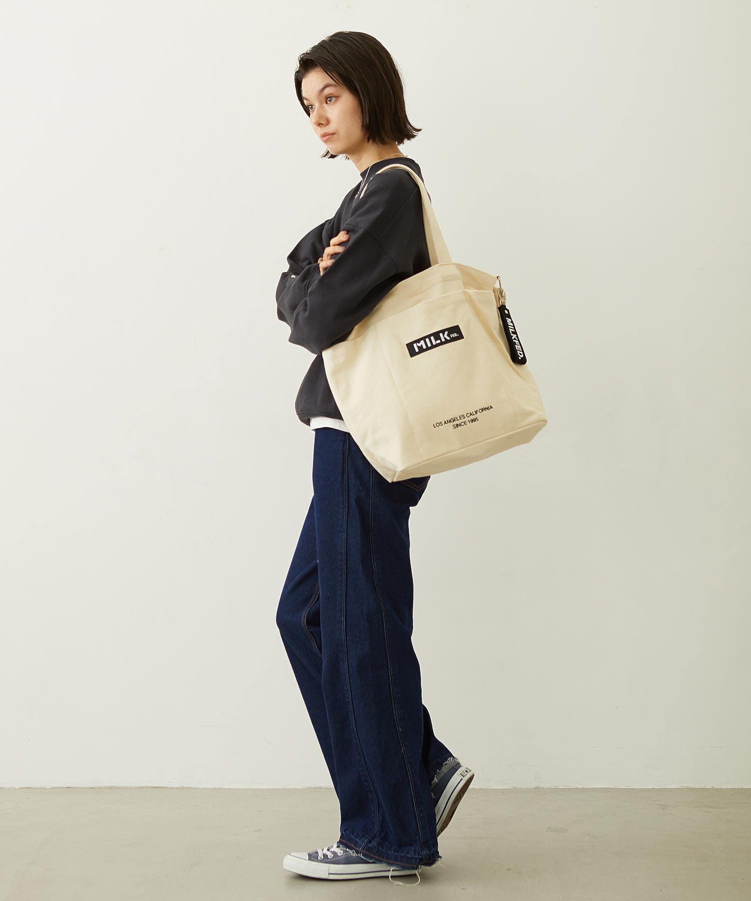 BAR AND UNDER LOGO BIG CANVAS BAG MILKFED.