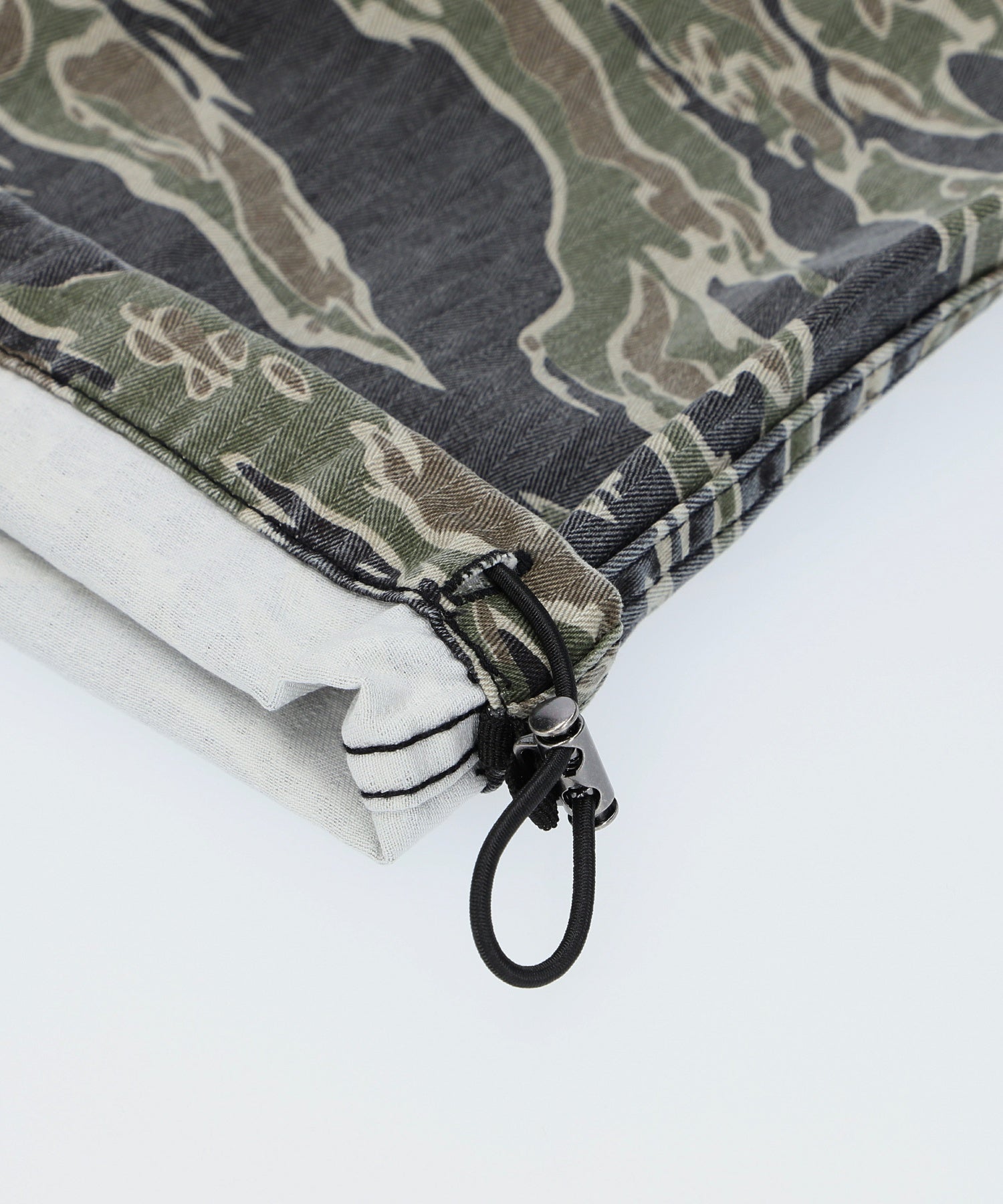 TIGER CAMO CARGO PANTS