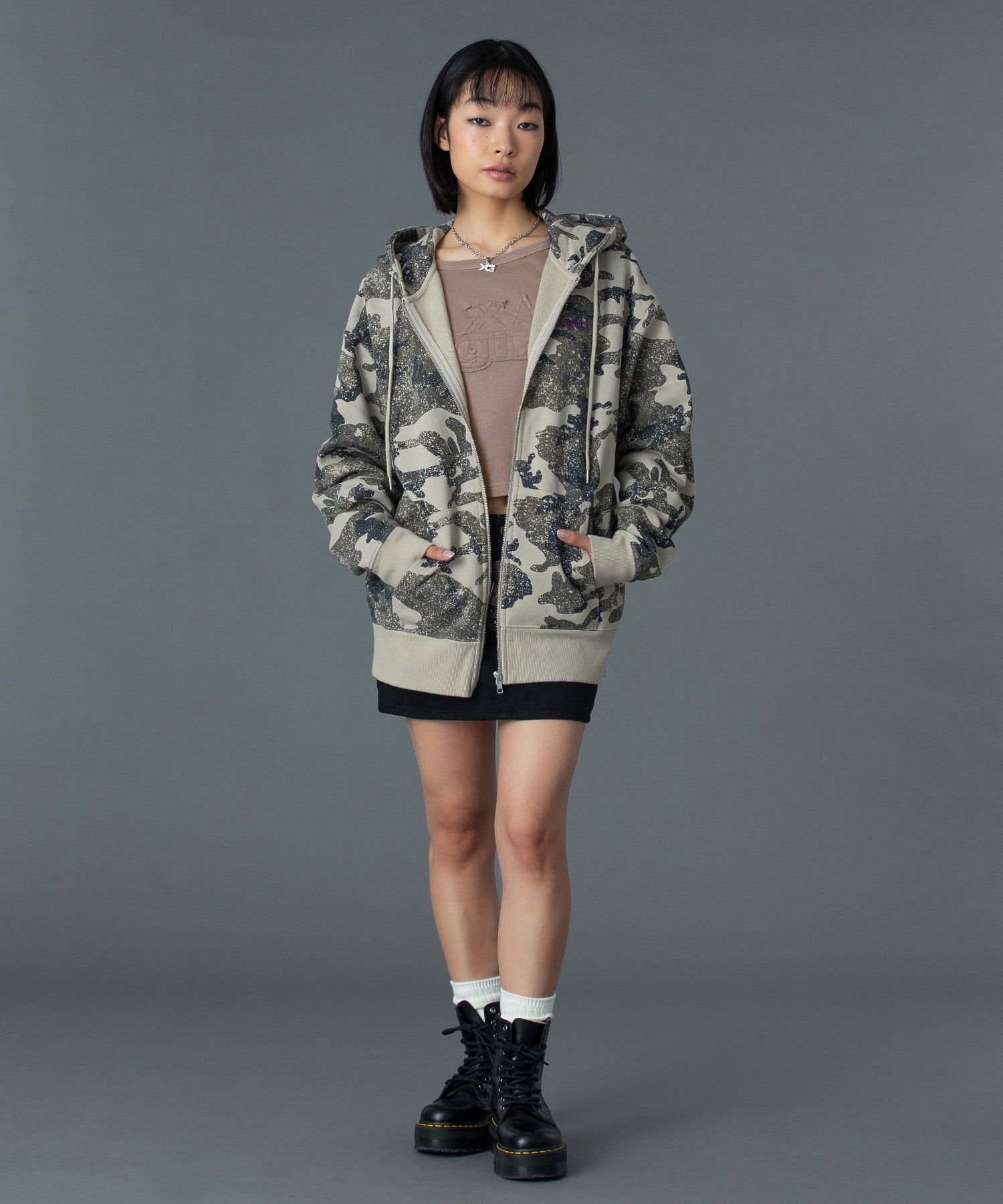 DISTRESSED LOGO PATCH L/S COMPACT TOP