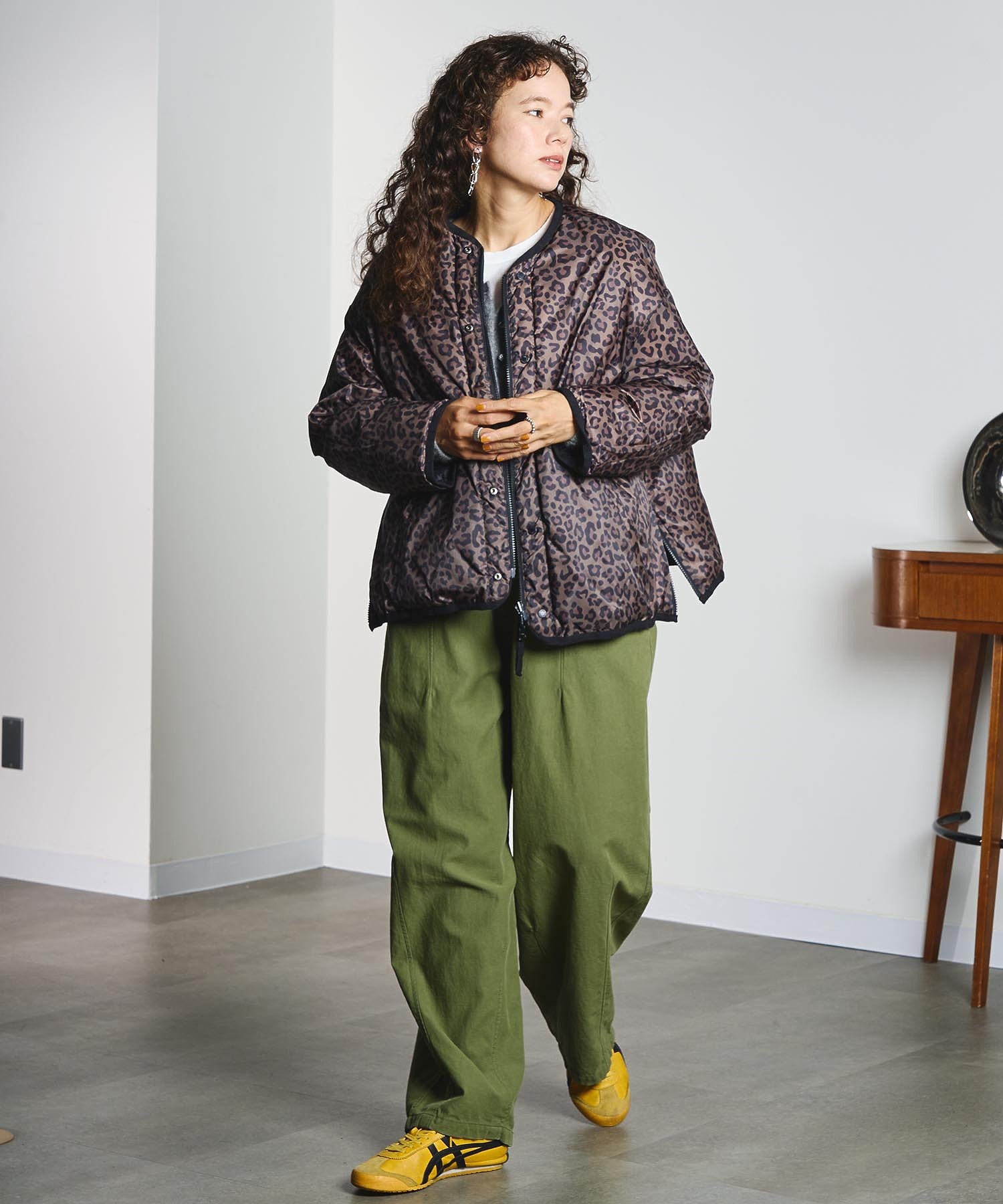 DENIM/BACK SATIN PANTS
