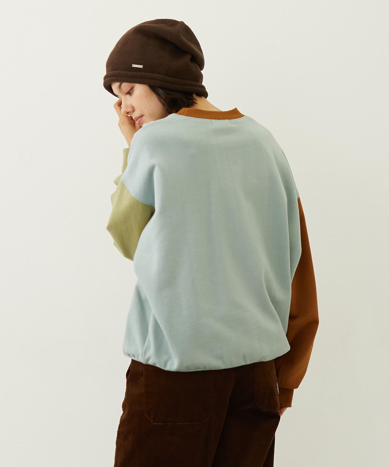 COLOR BLOCK SWEAT TOP