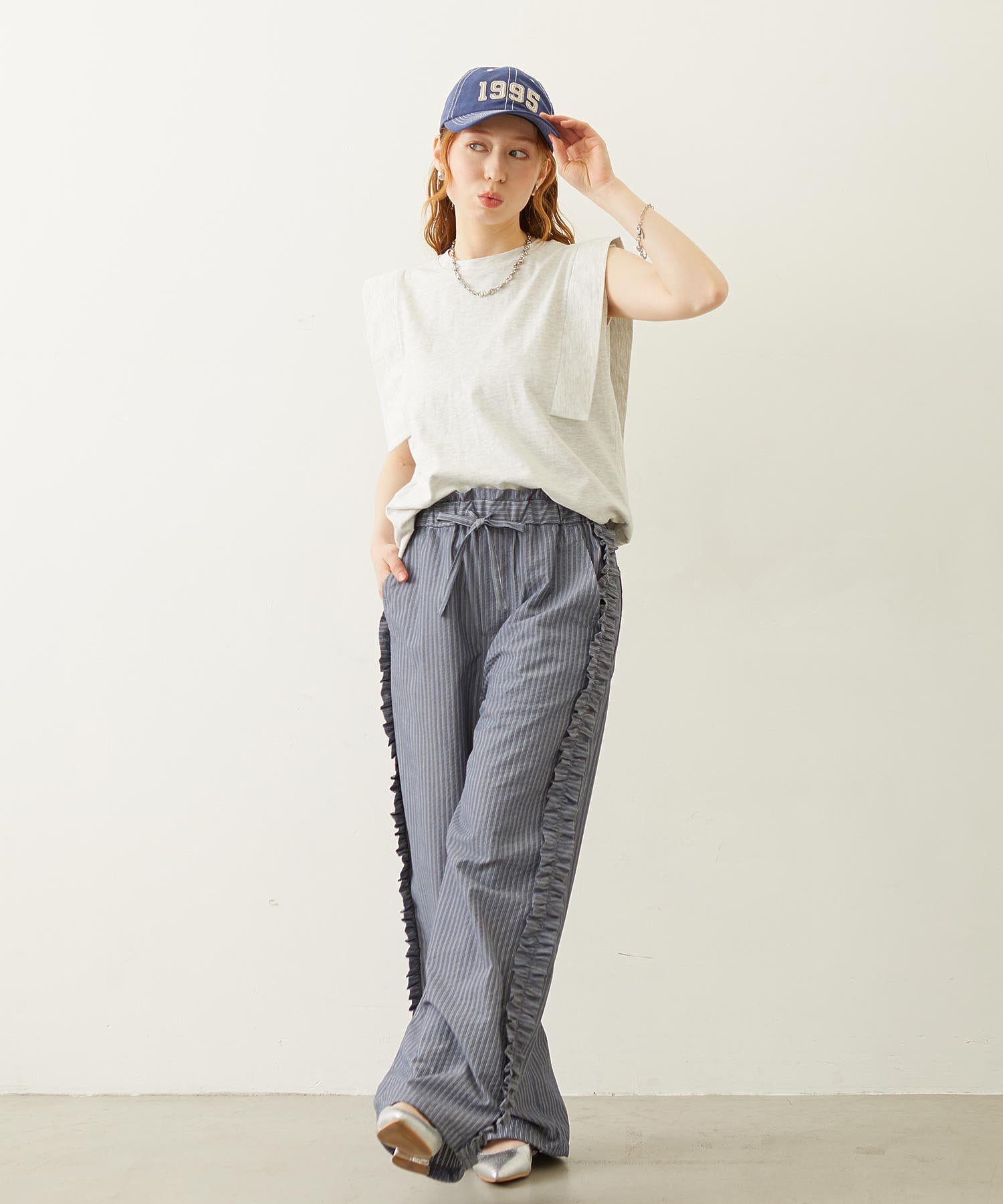 BOXY SLEEVELESS TOP