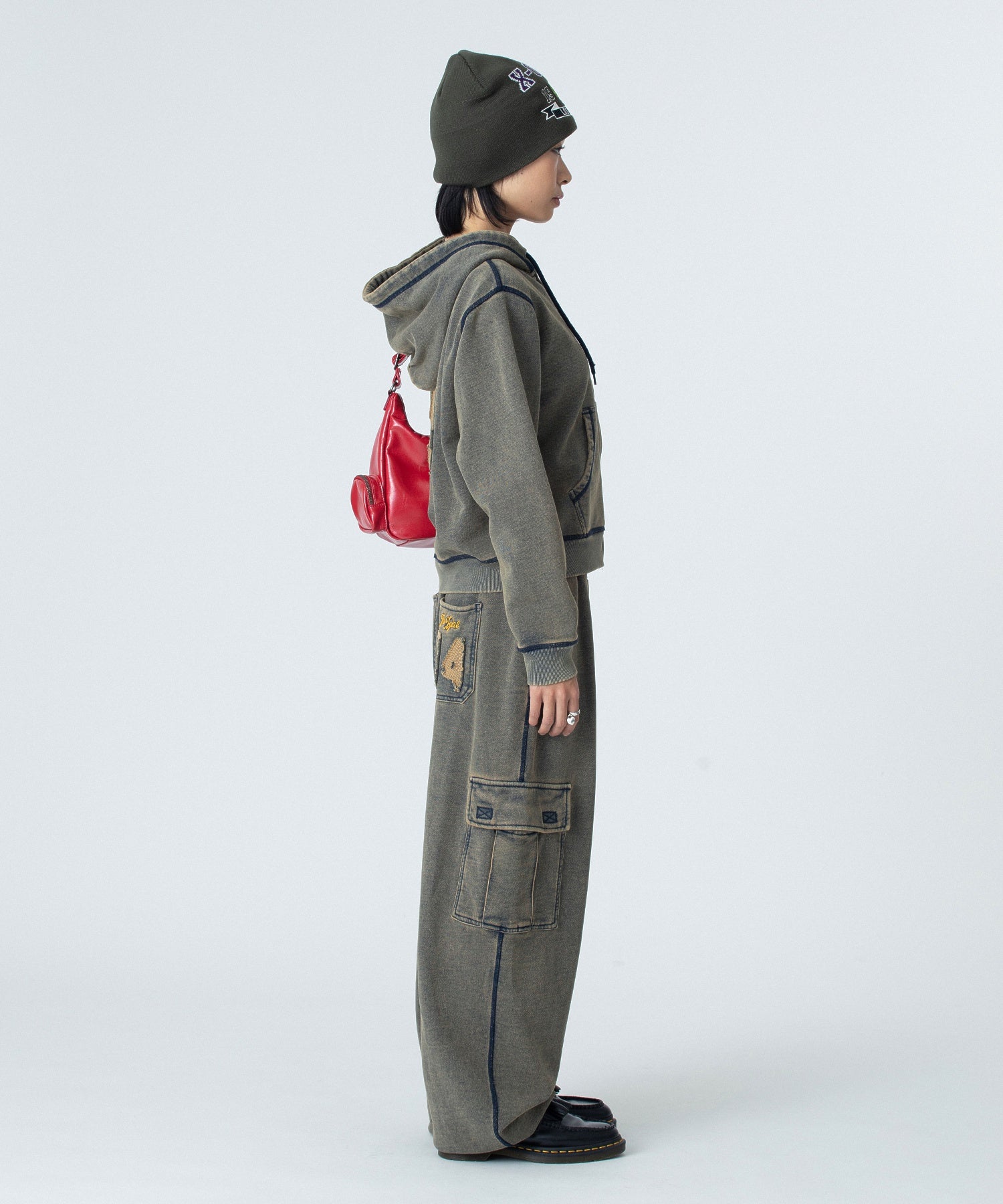 OVERDYED NUMBER PATCH CARGO SWEATPANTS