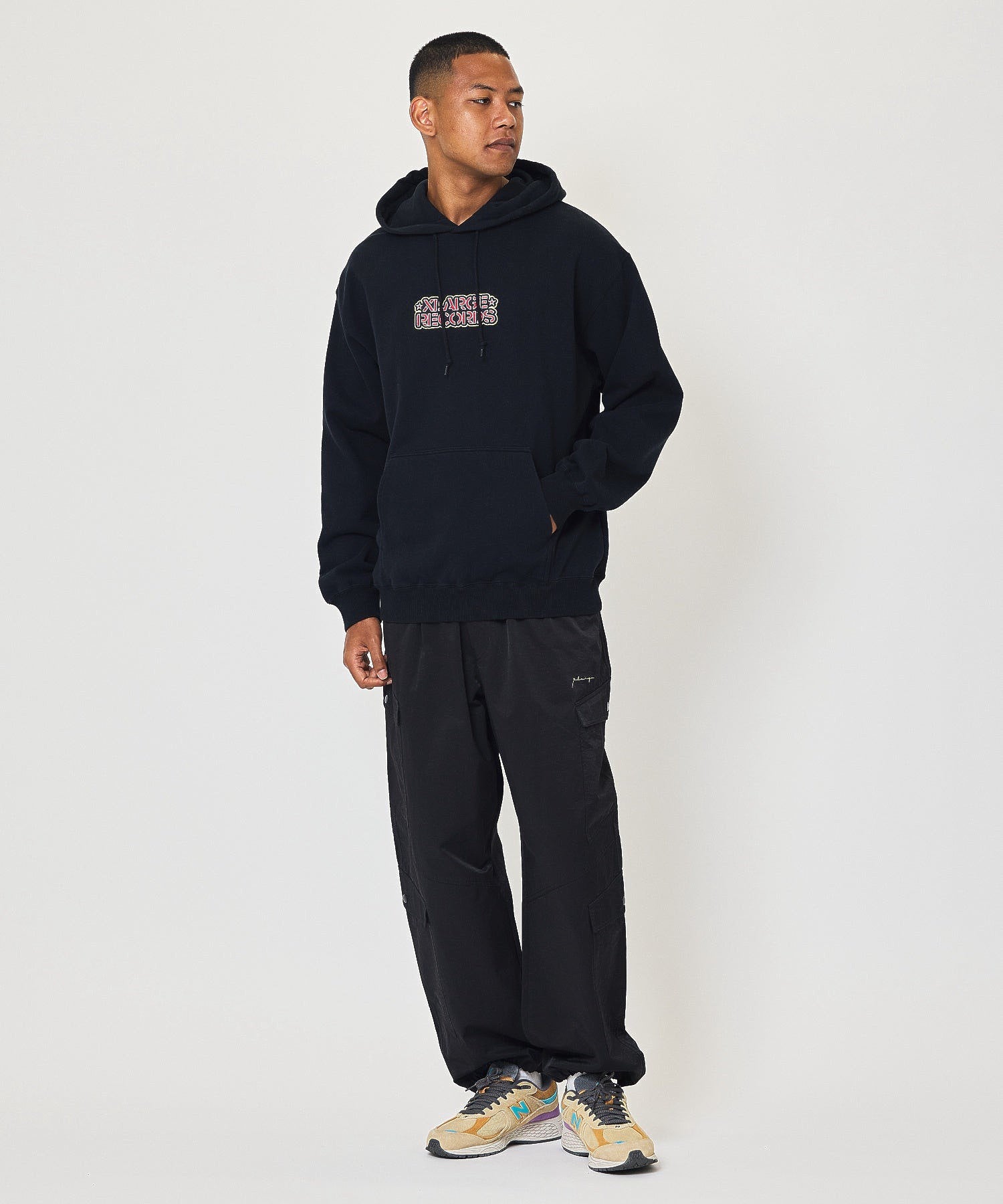 MODEL 身長187cm / 着用サイズ：Lサイズ ※商品の色味の目安は、商品単体の画像をご参照ください。