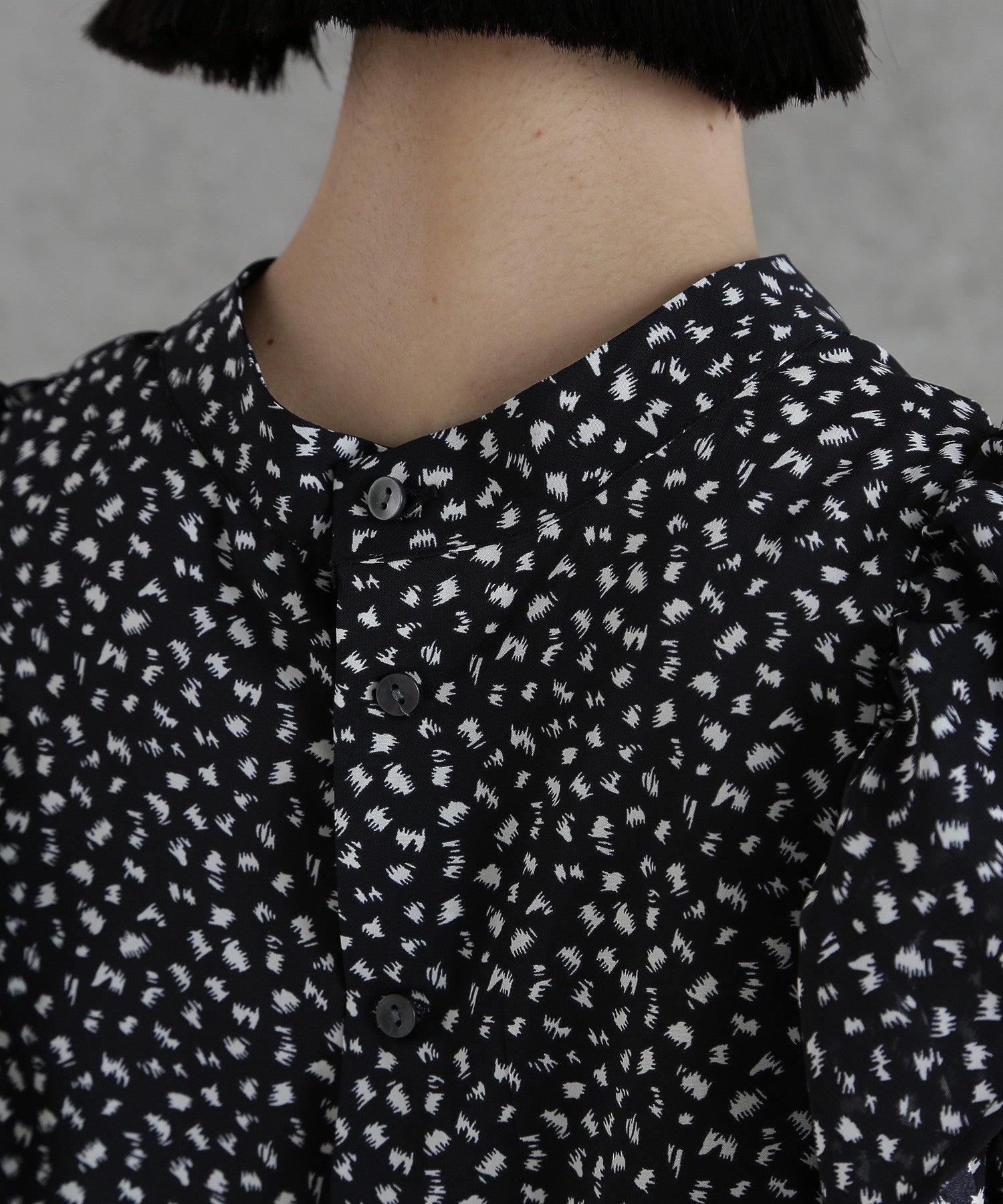 【WEB・一部店舗限定】2WAYフリルブラウス