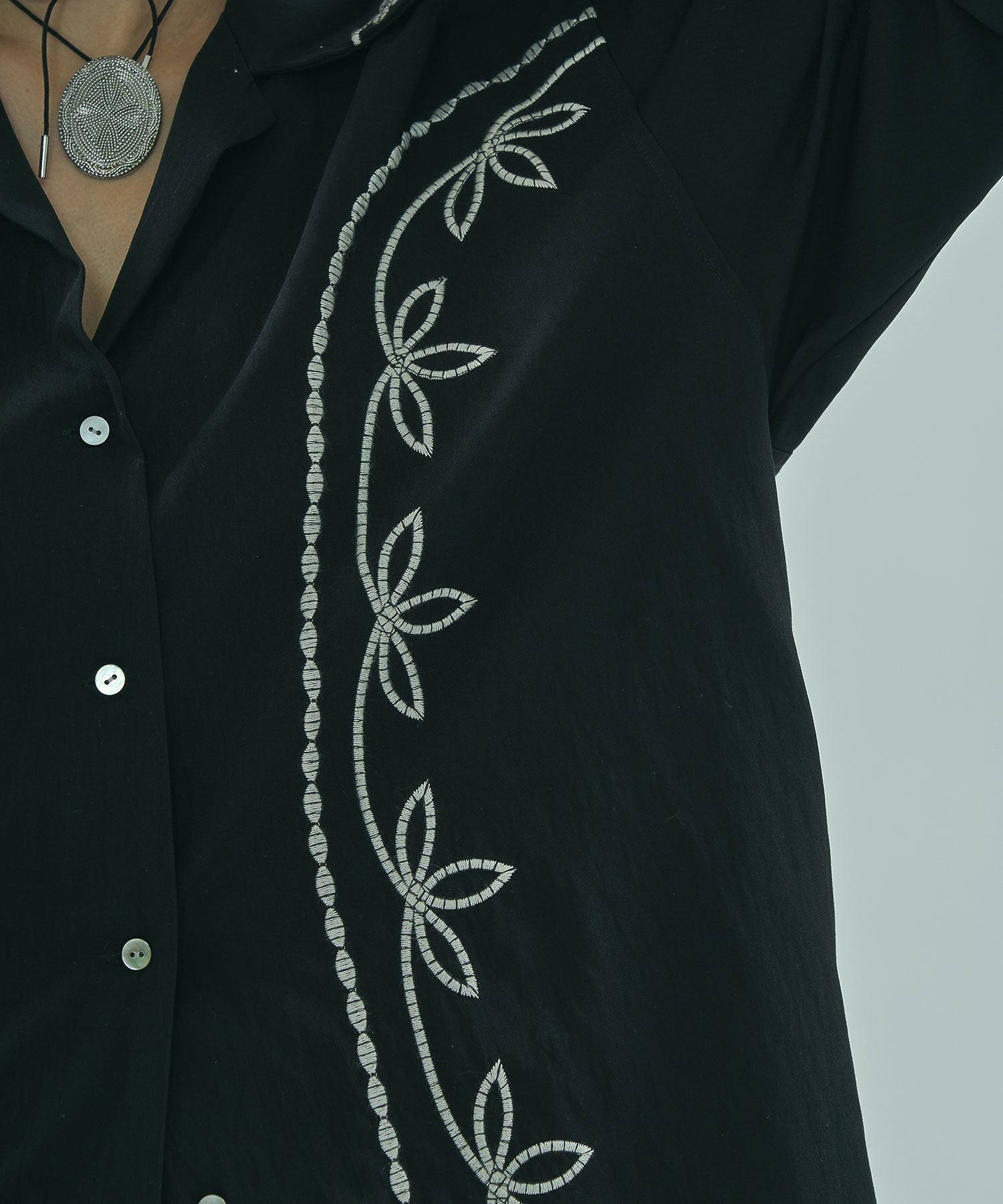 mag.by c/EMBROIDERY SHIRT
