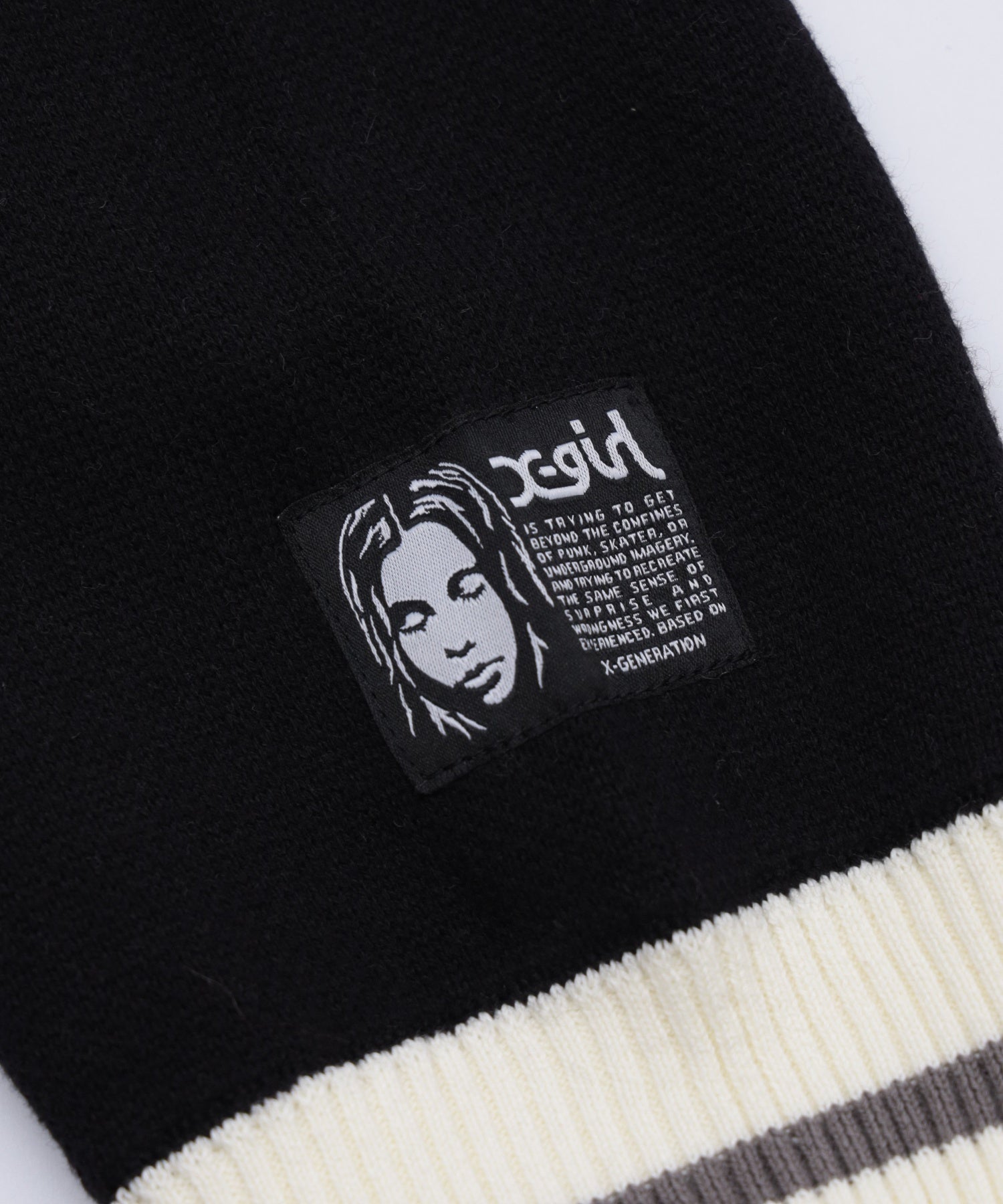 LOGO JACQUARD V-NECK KNIT TOP