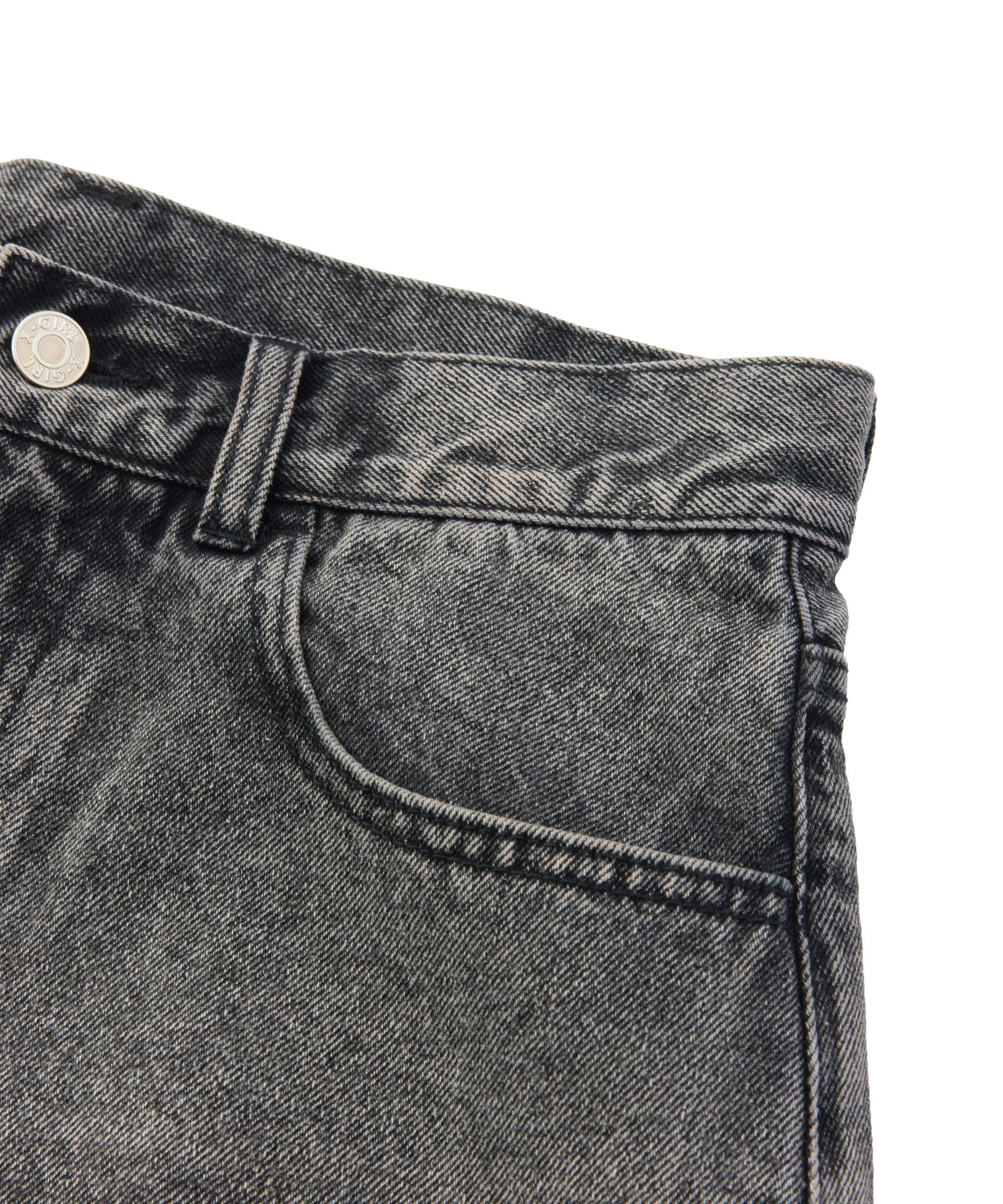 EMBLEM POCKET DISTRESSED DENIM SHORTS
