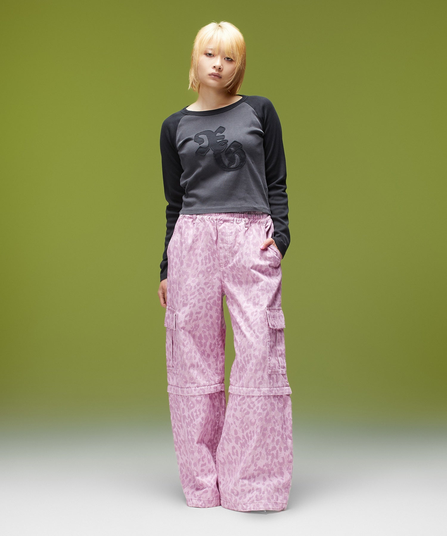 EMBLEM POCKET 2WAY WIDE LEG CARGO PANTS