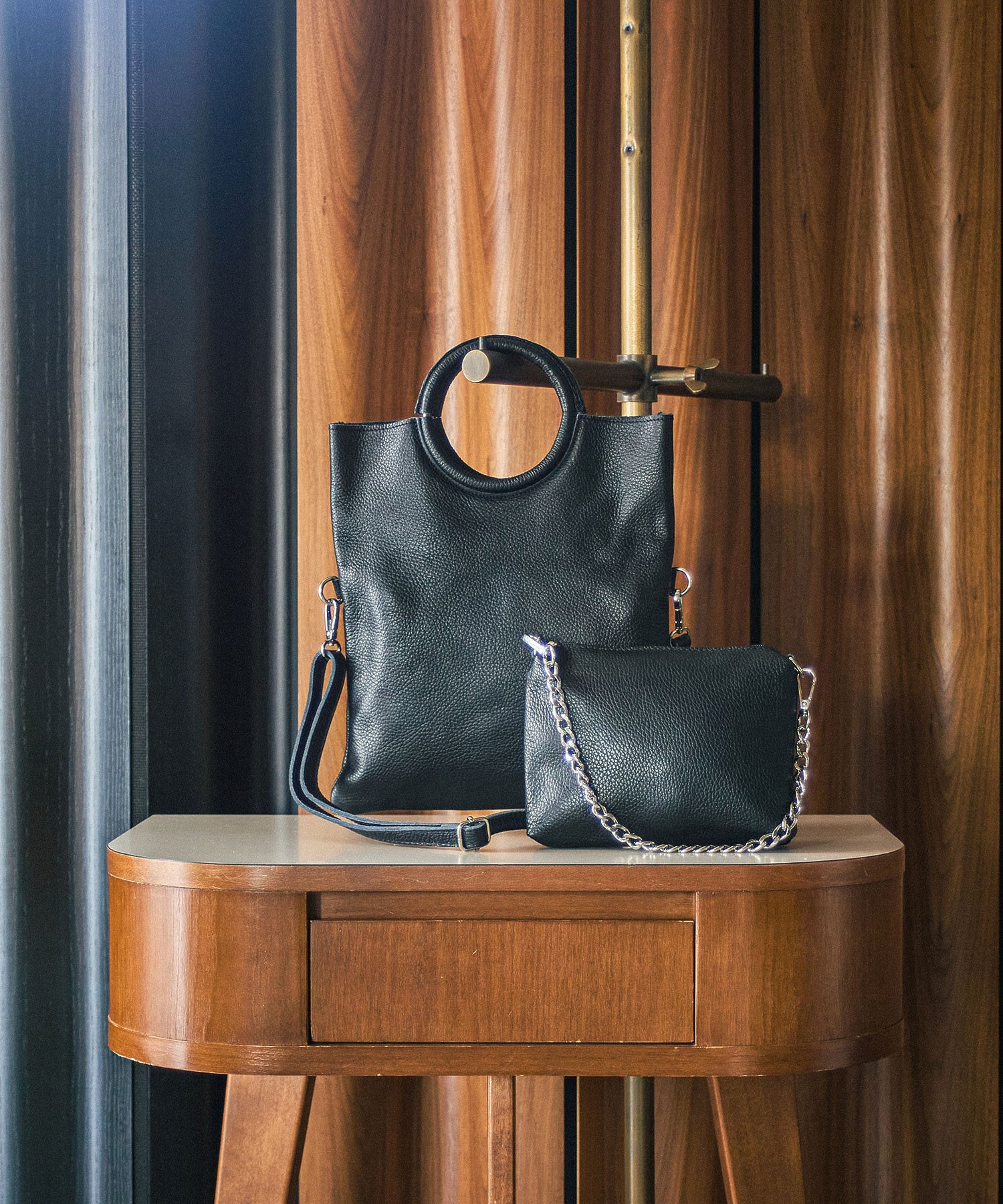 LAURA DI MAGGIO/サークルハンドルショルダーバッグ