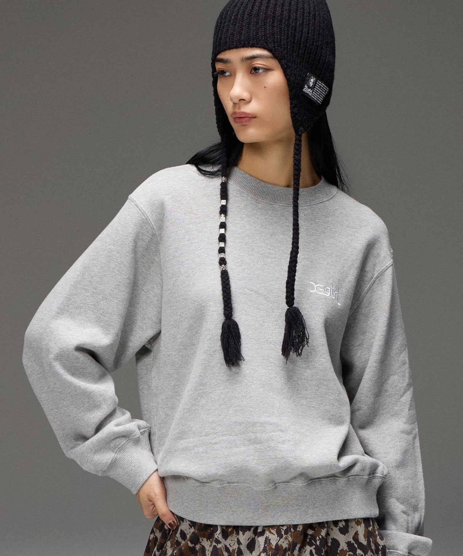 FACE IN CIRCLE LOGO PATCH CREWNECK SWEATSHIRT