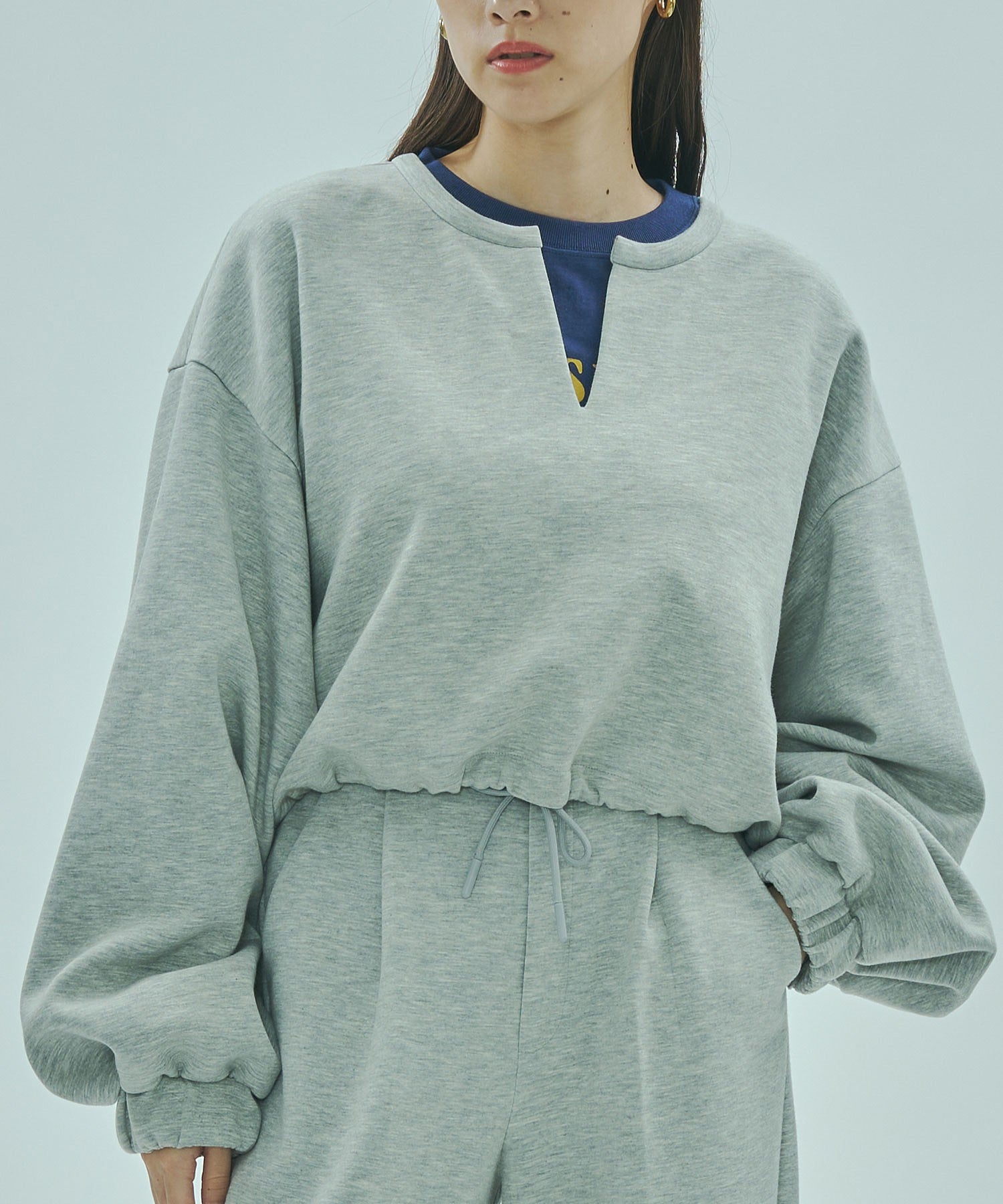 VOLUME SLEEVE CROPPED TOP