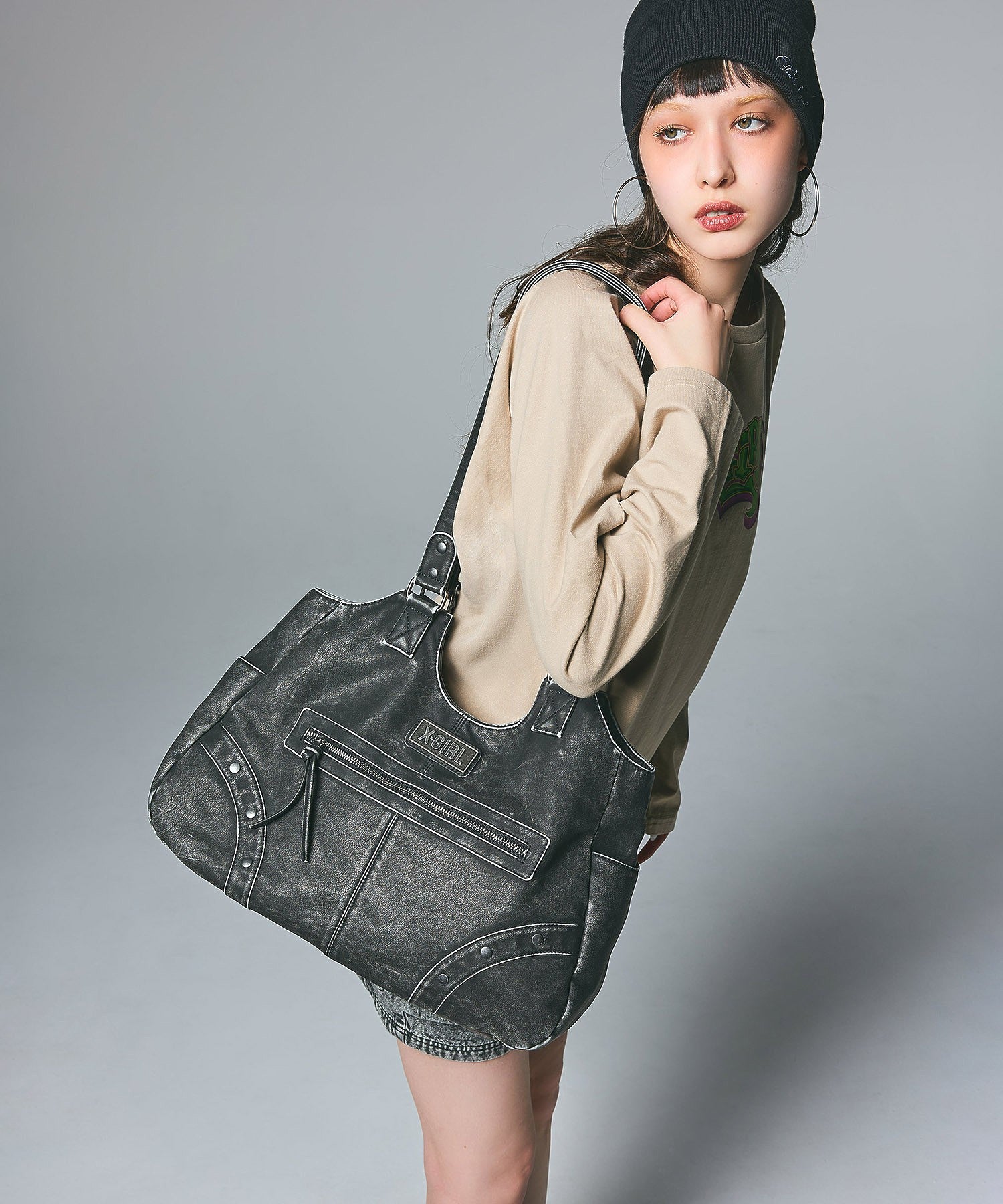 METAL LABEL FAUX LEATHER BAG