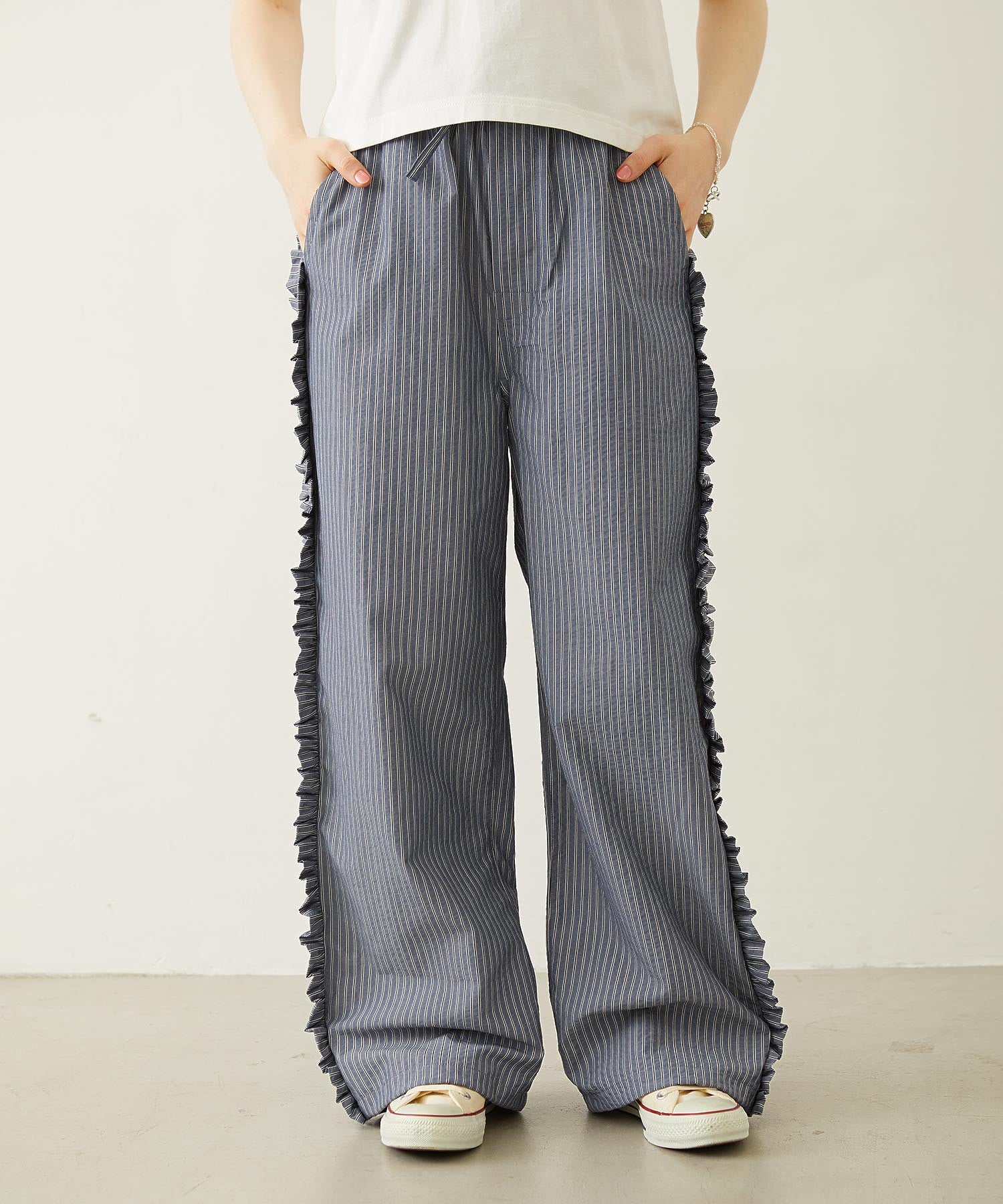 STRIPED RUFFLE PANTS