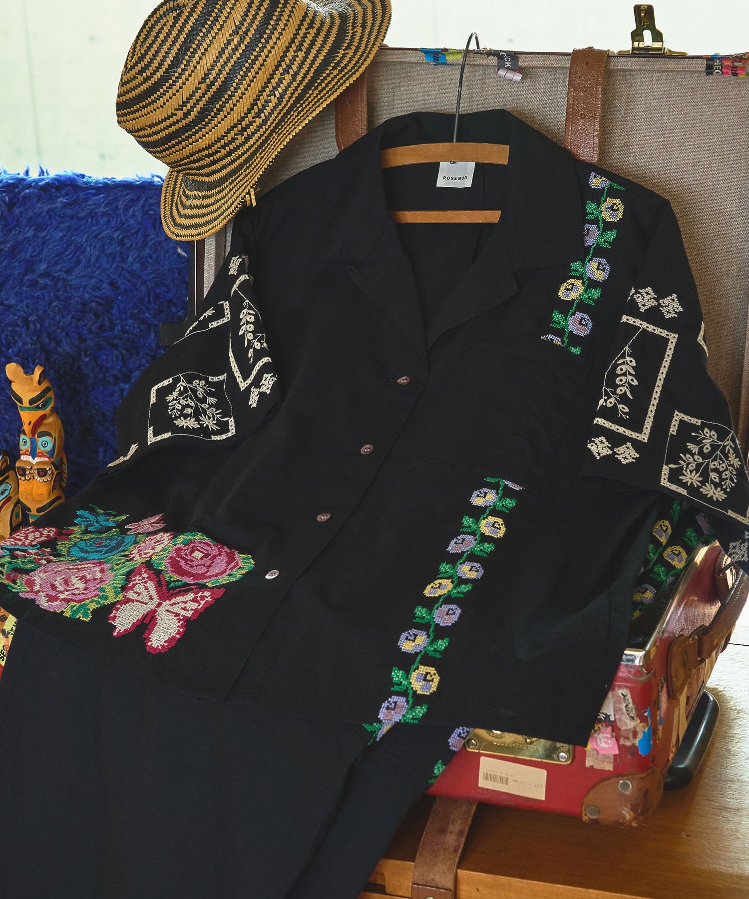 FLOWER EMBROIDARY SHIRT