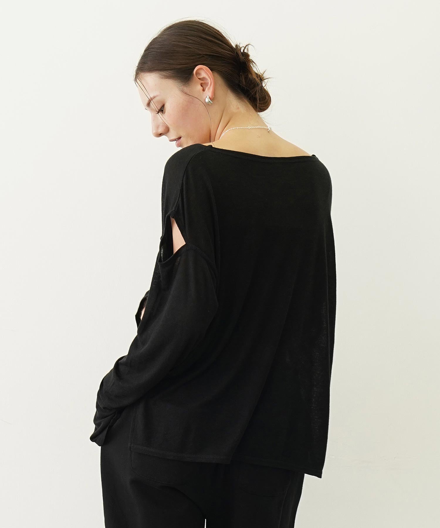 OPEN SHOULDER TOP