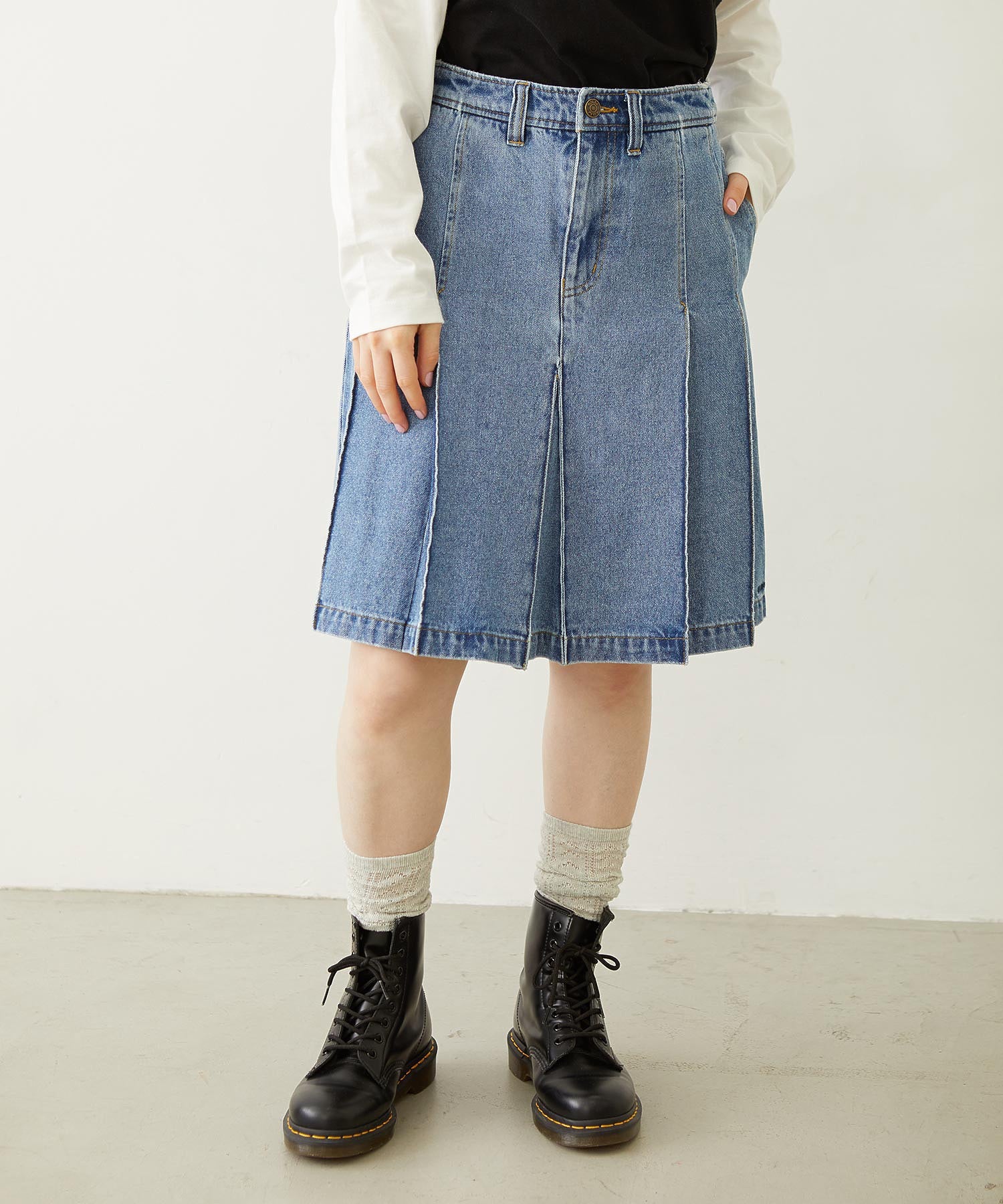 PLEATED DENIM SKIRT