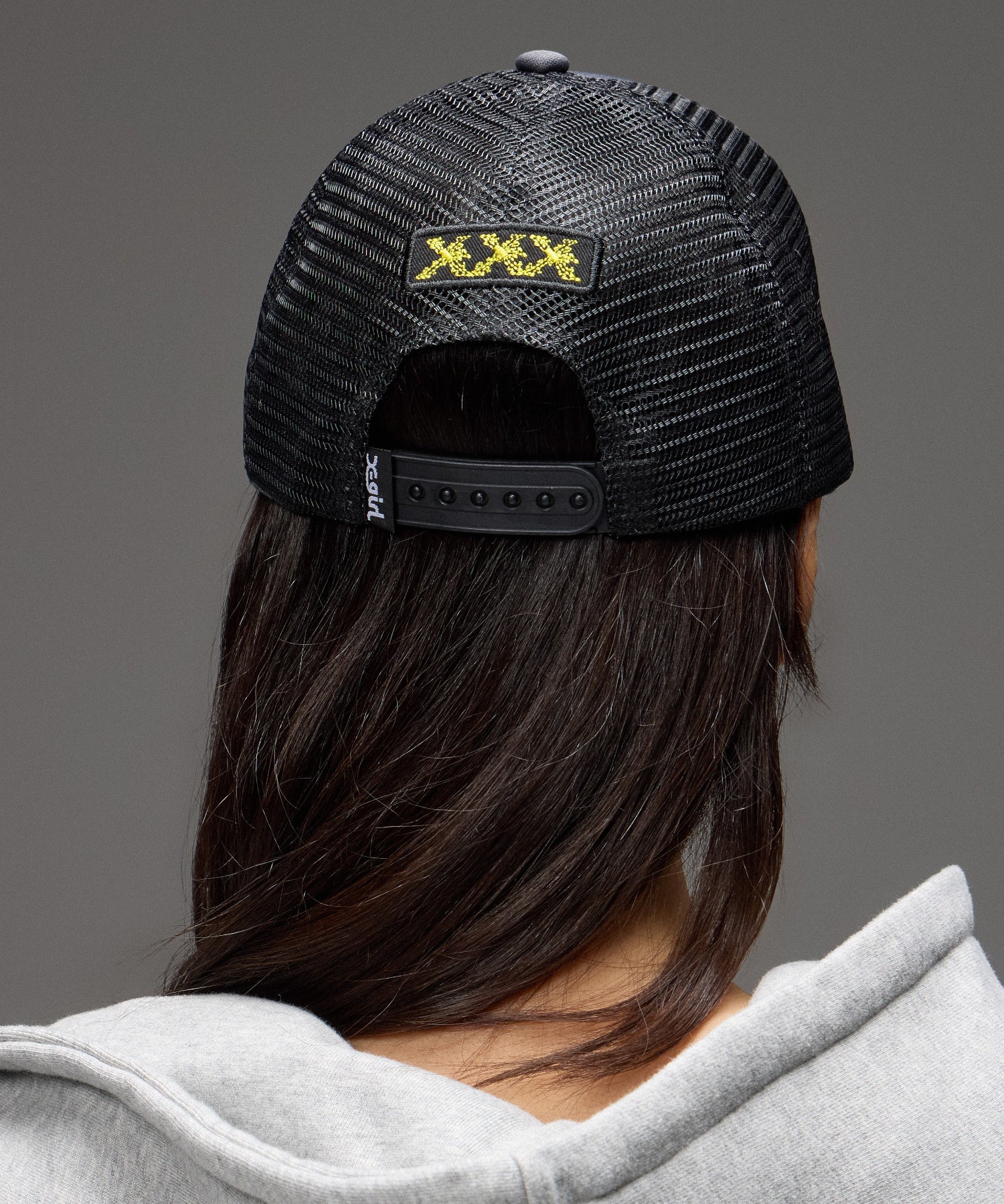 OVAL LOGO TRUCKER CAP