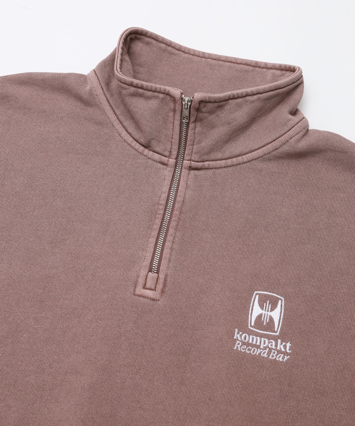 KOMPAKT RECORD BAR/コンパクト レコード バー/WASHED EMBROIDERED HALF ZIP-UP KRB560