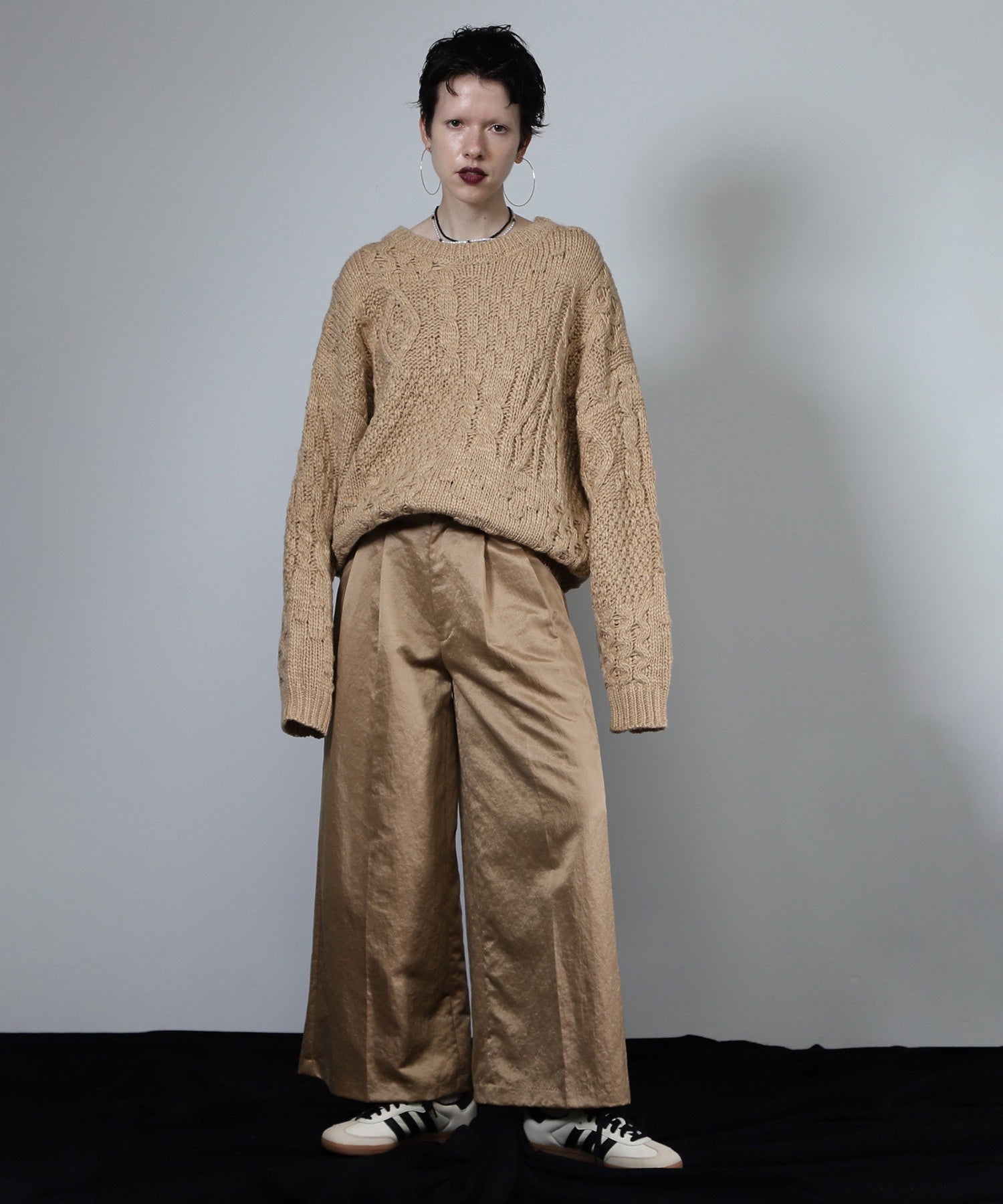 ケーブルニット