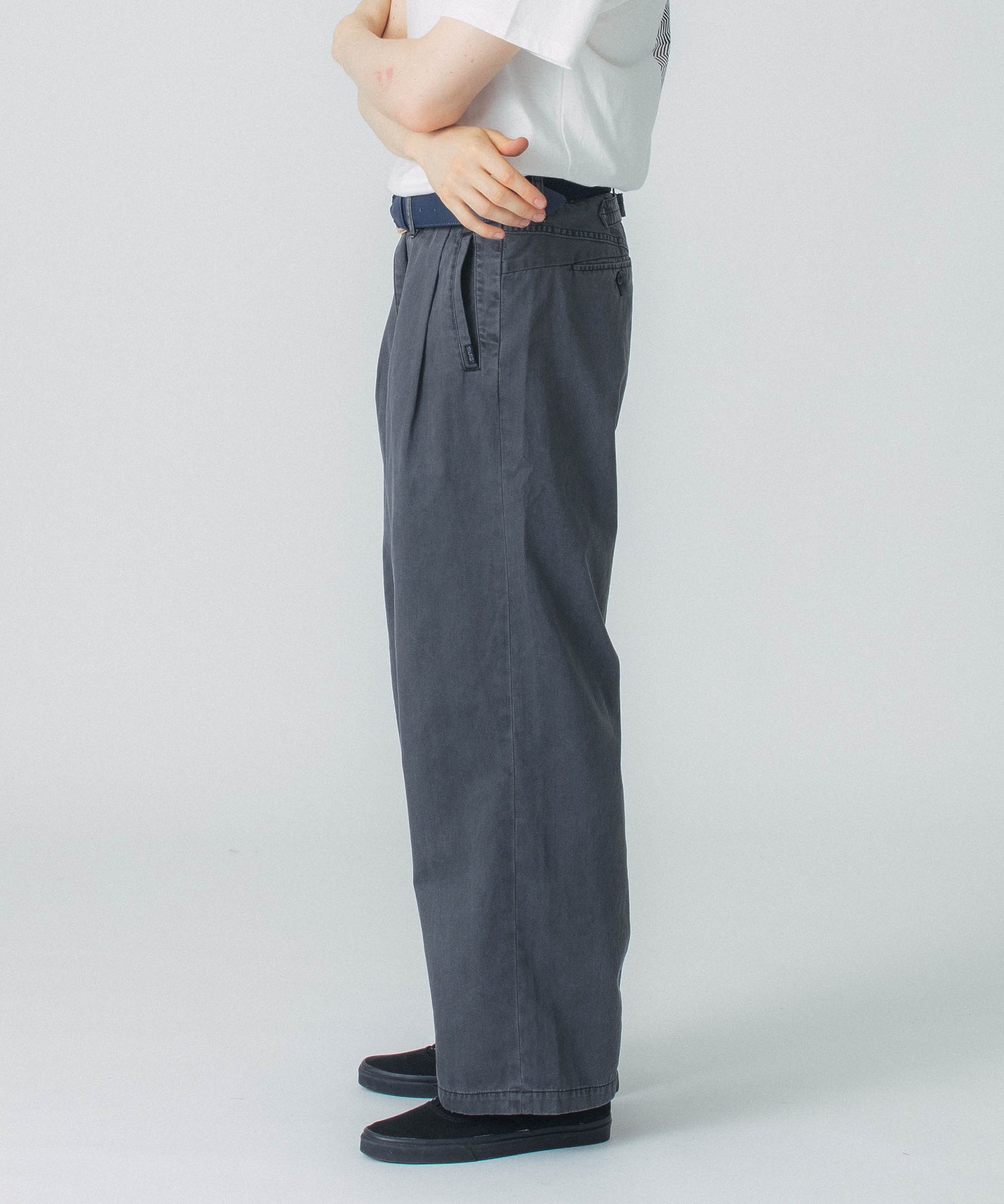 PIGMENT DYED TUCK PANTS