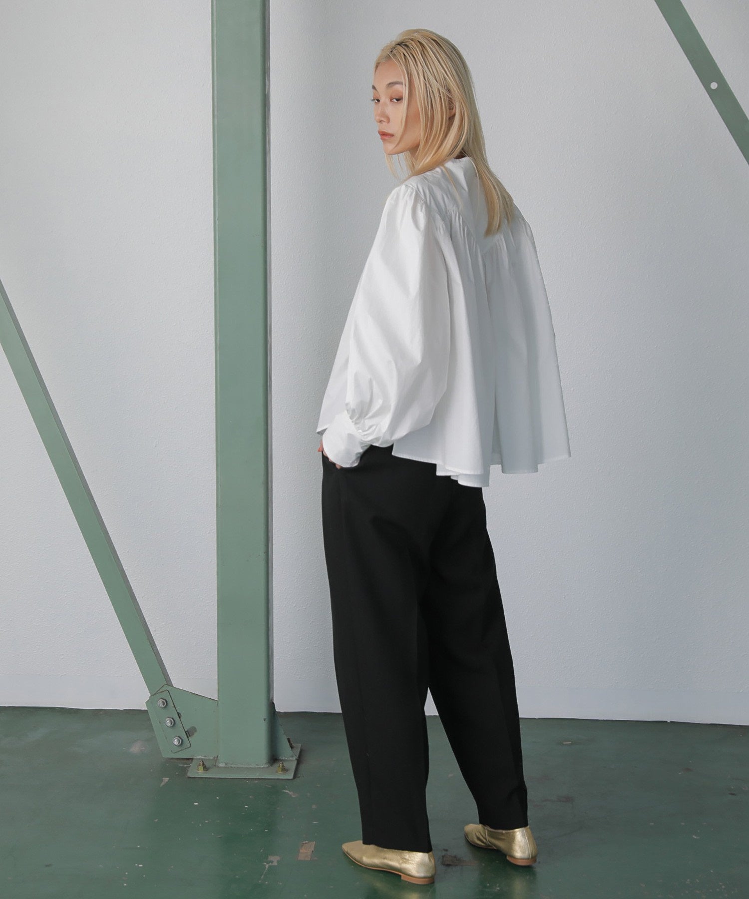 ツータックパンツ