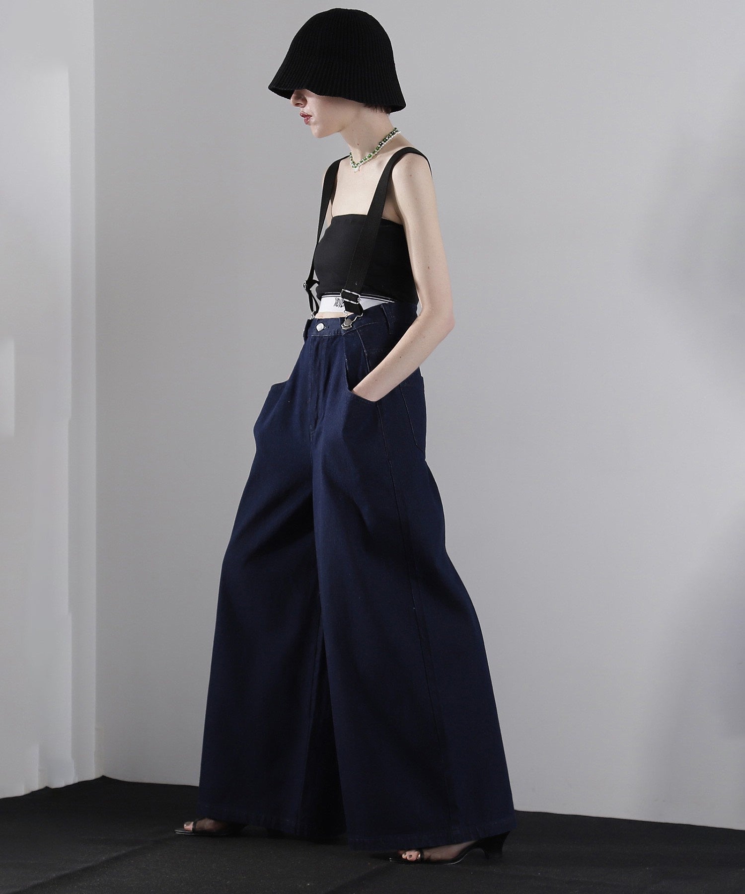 サスペンダータックワイドパンツ