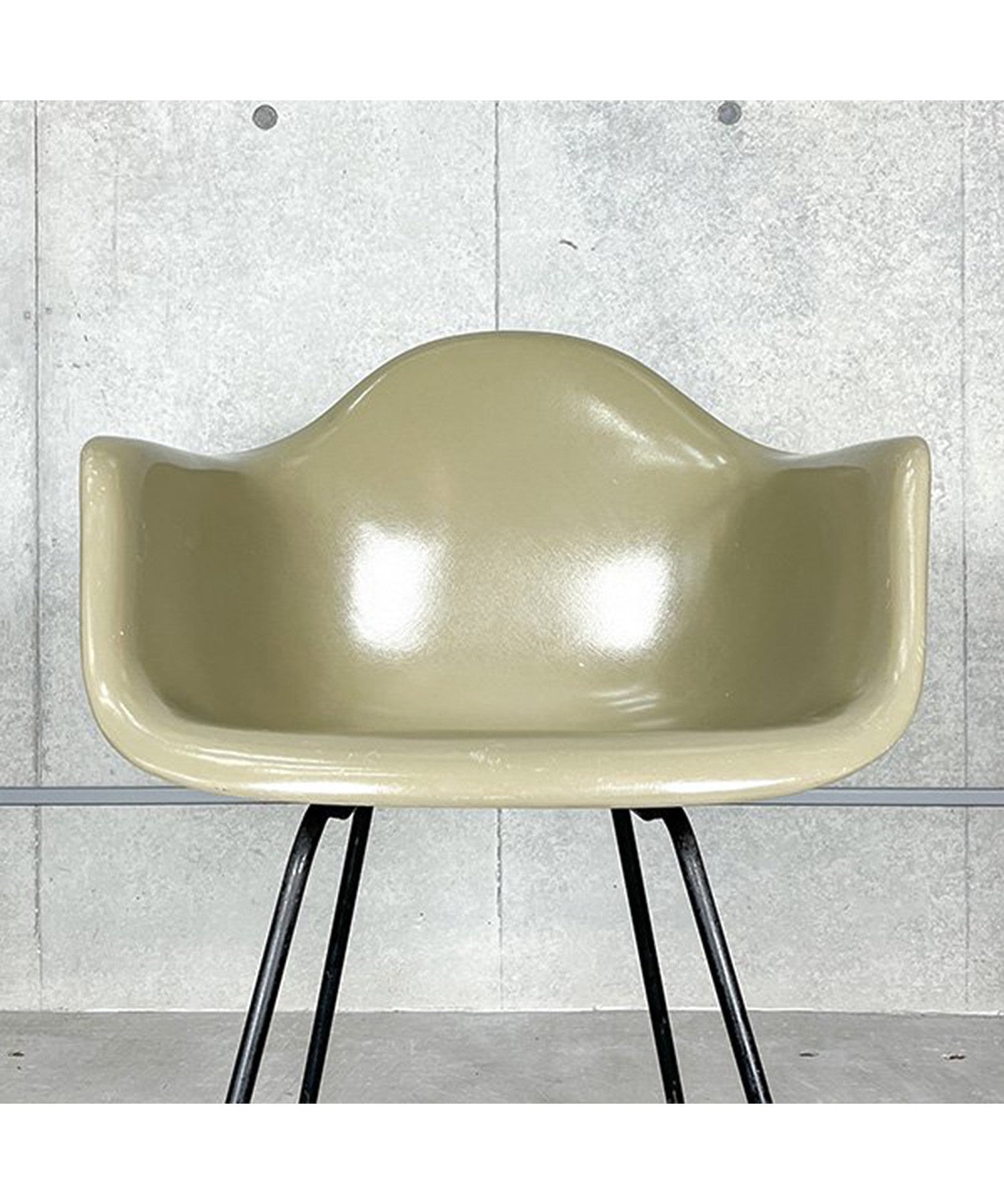 HermanMiller Arm Shell / Raw Umber