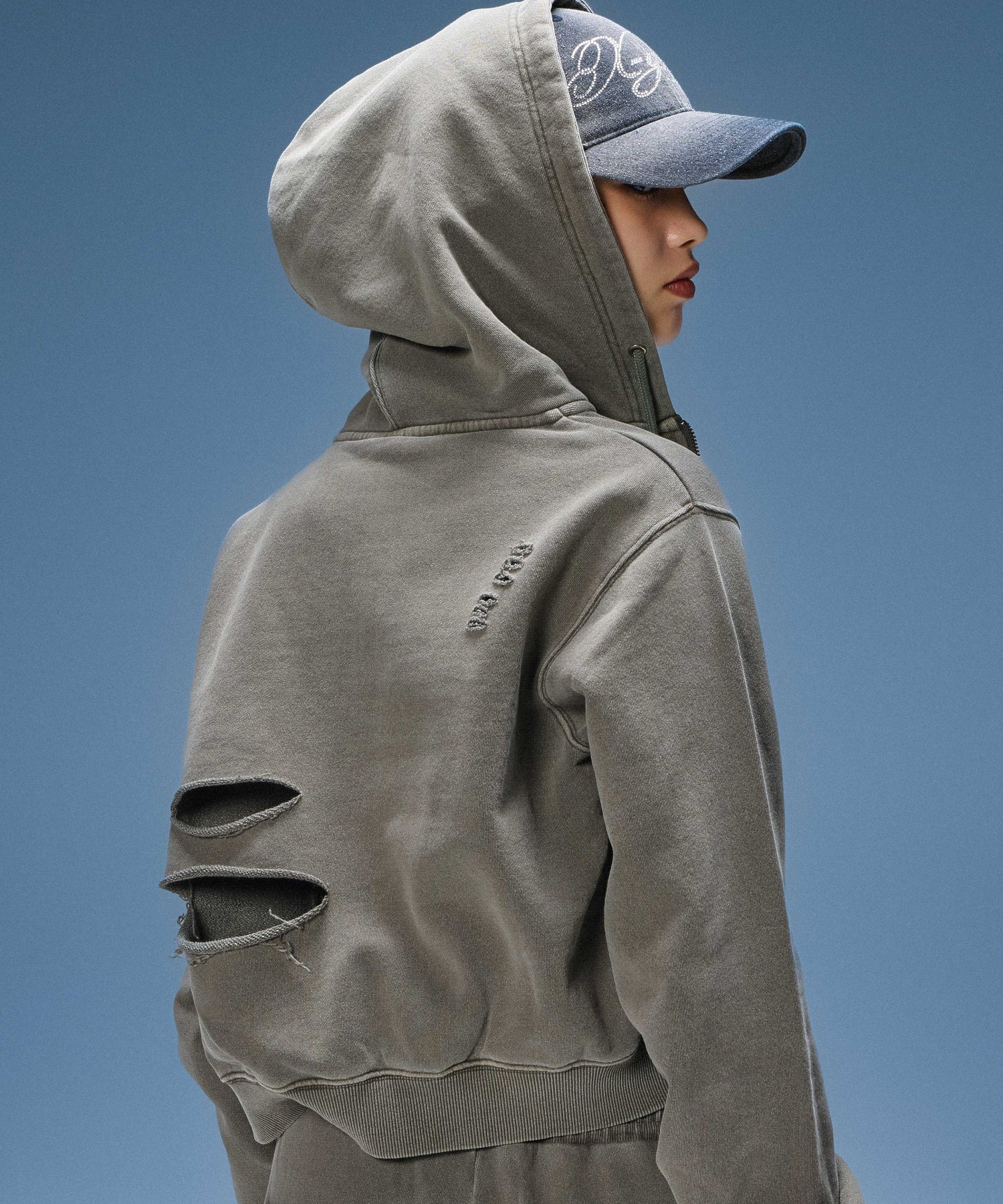 DISTRESSED ZIP UP SWEAT HOODIE