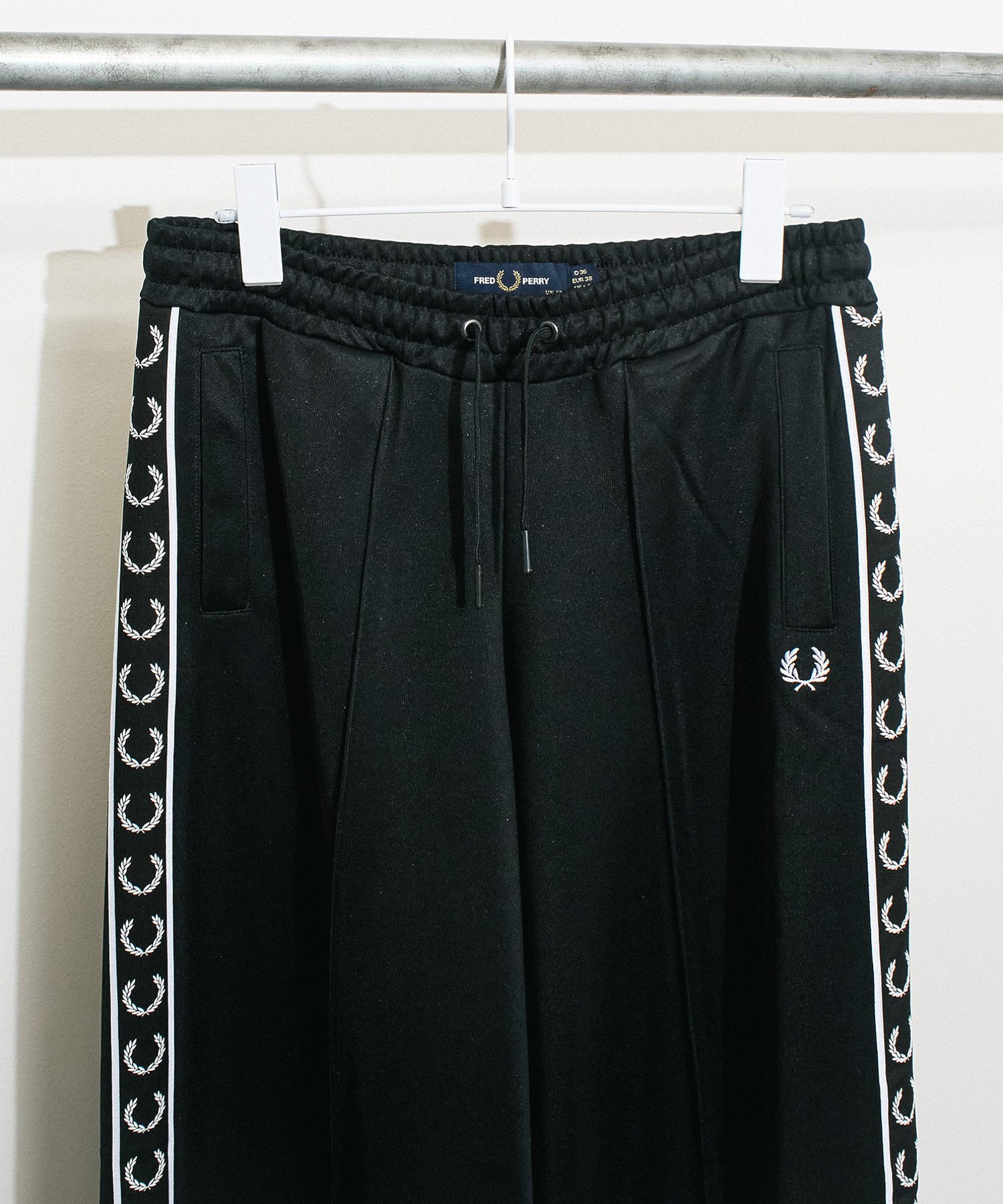 FRED PERRY/TAPED TRACK PANTS
