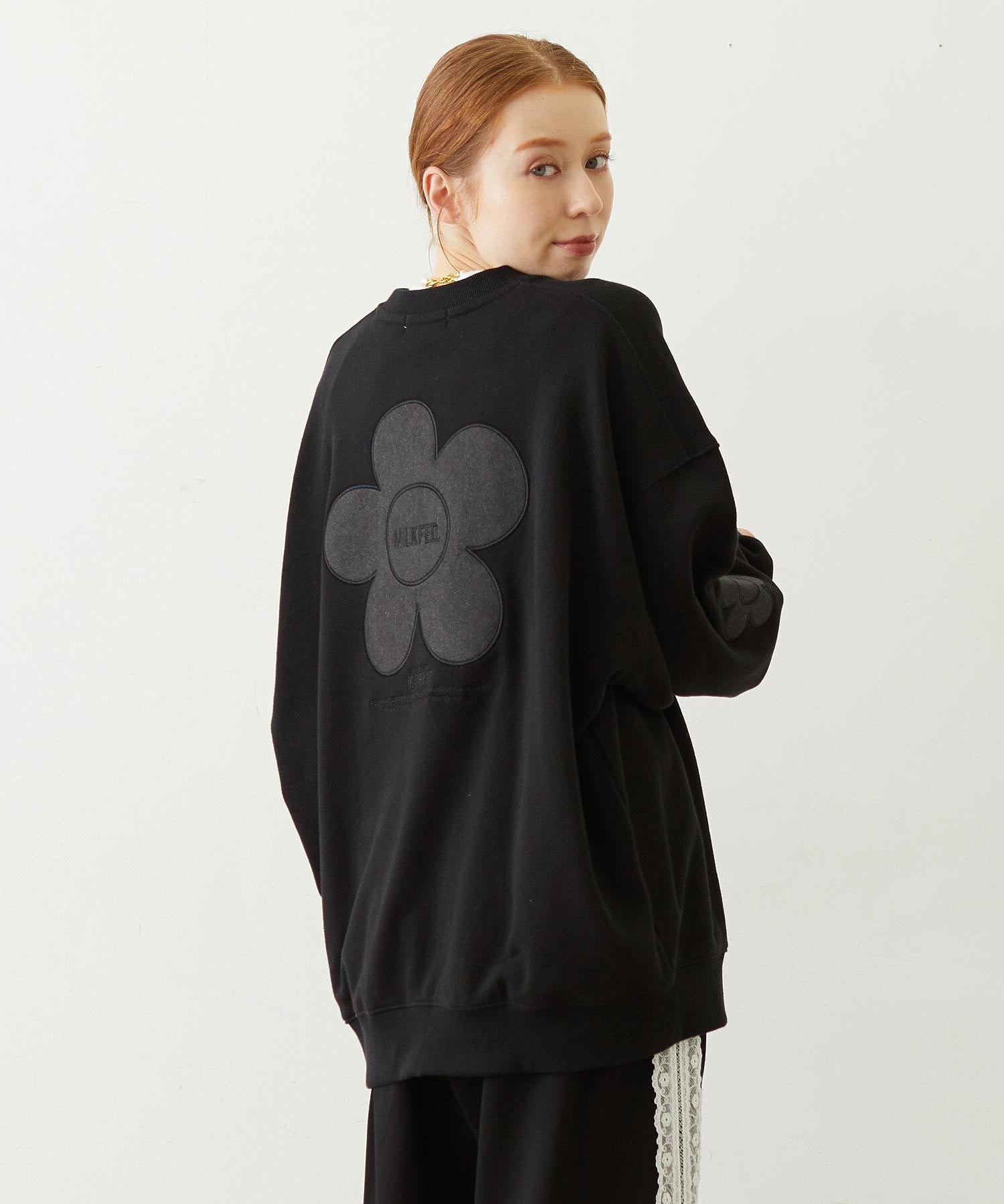 FLOWER ELBOW PATCH SWEAT TOP