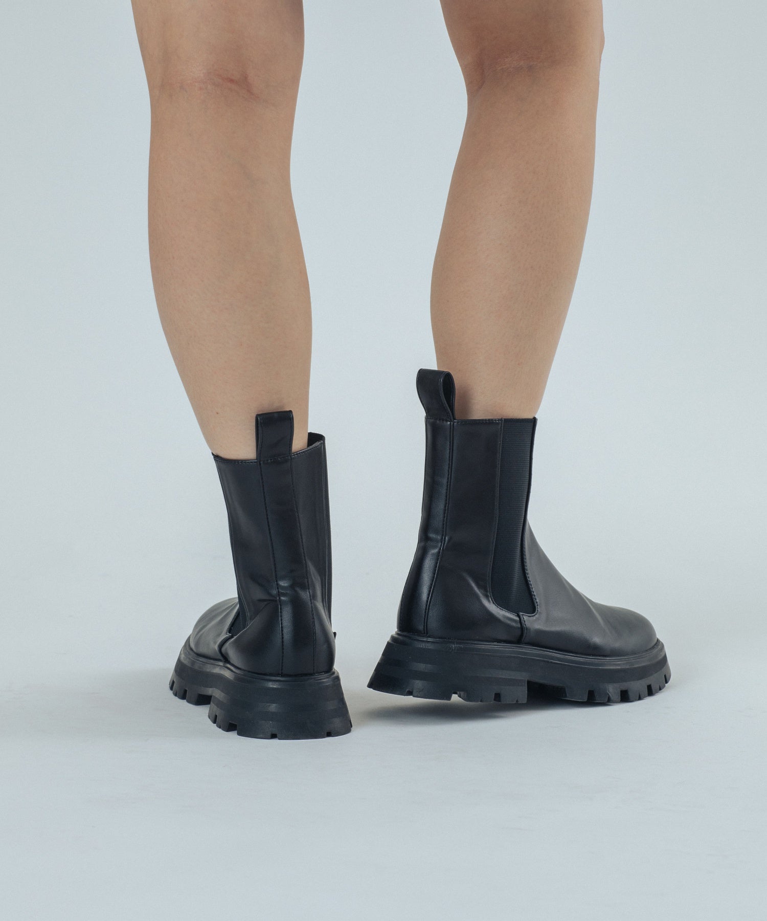 CHELSEA BOOTS