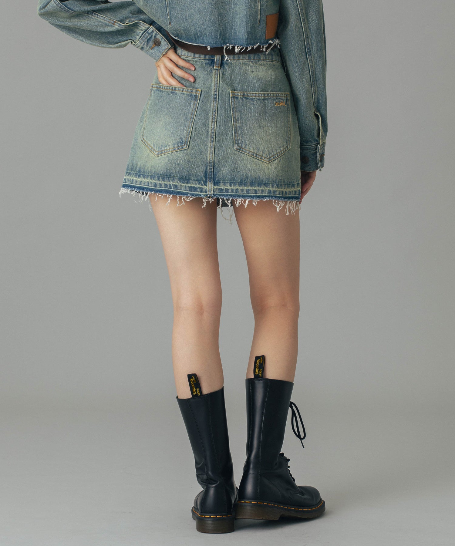 LOW RISE DENIM MINI SKIRT