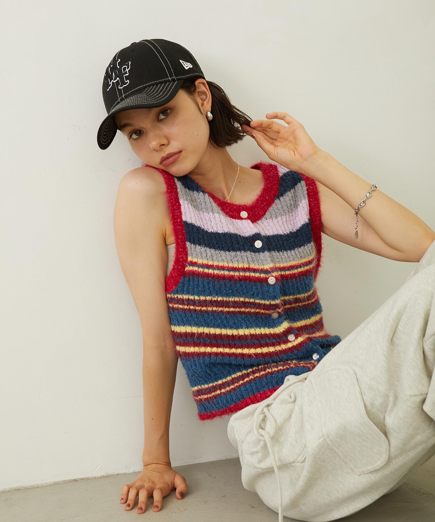TWO-TYPE STRIPED KNIT VEST