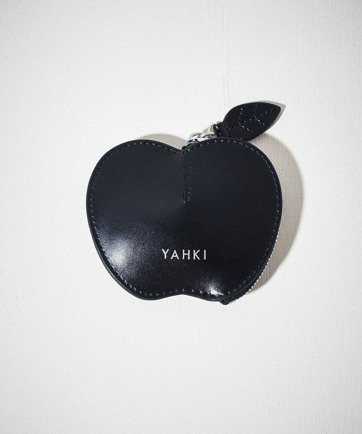 YAHKI/APPLE COIN CASE