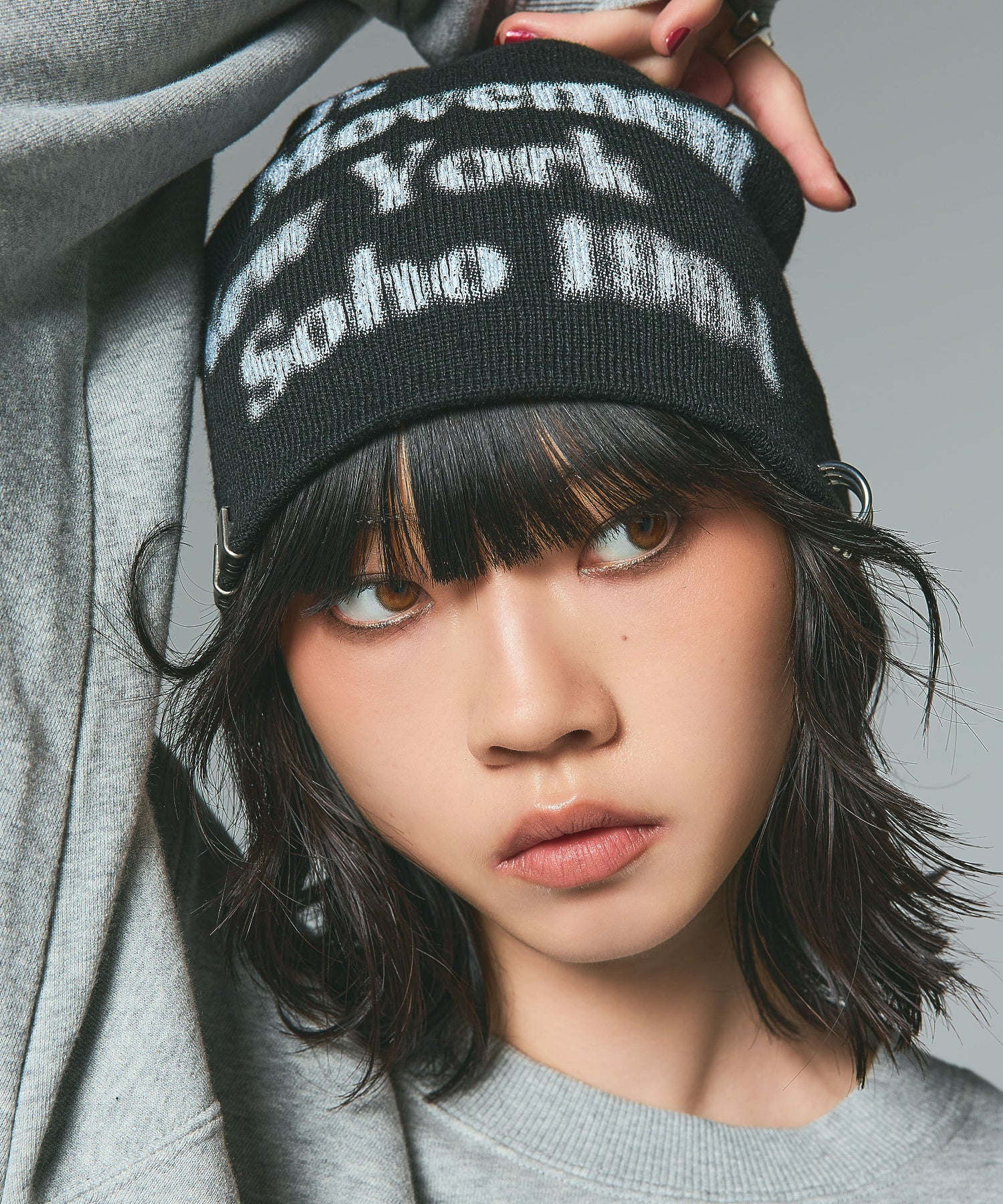 CHARM ACCENT PRINTED BEANIE