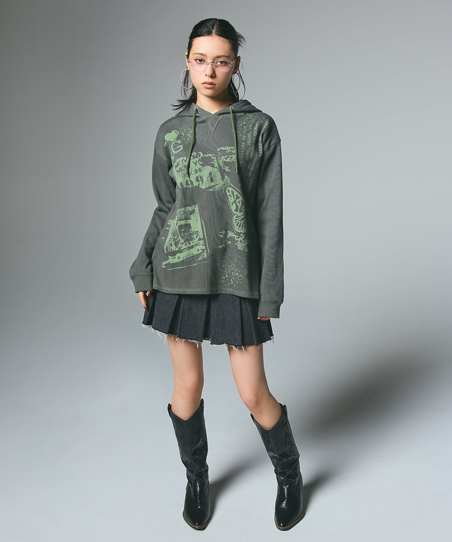 COLLAGE GRAPHIC HOODED TOP