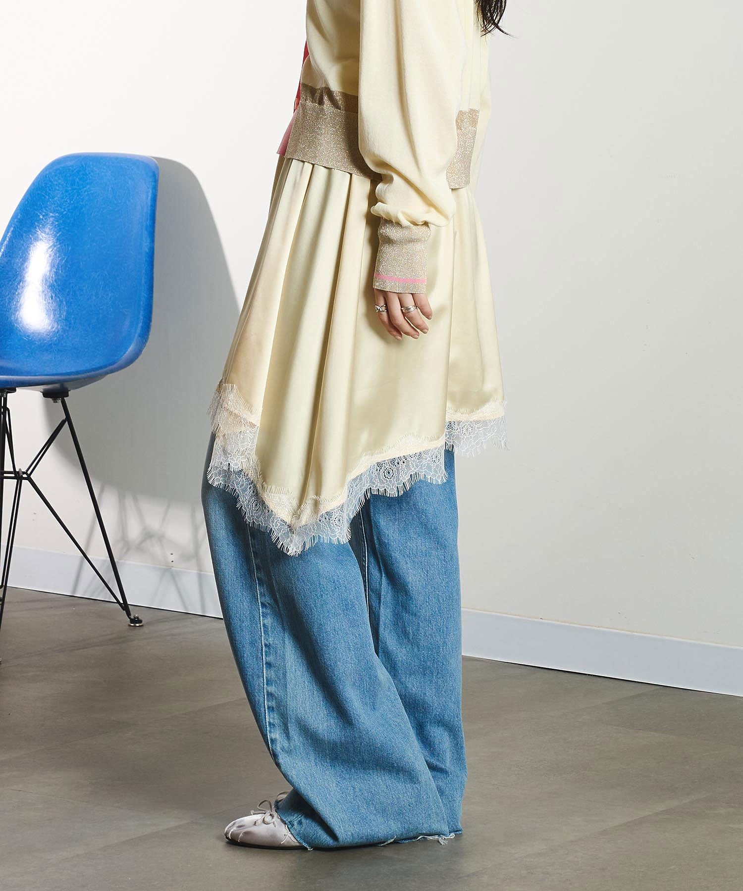 LACE HEM SATIN SKIRT