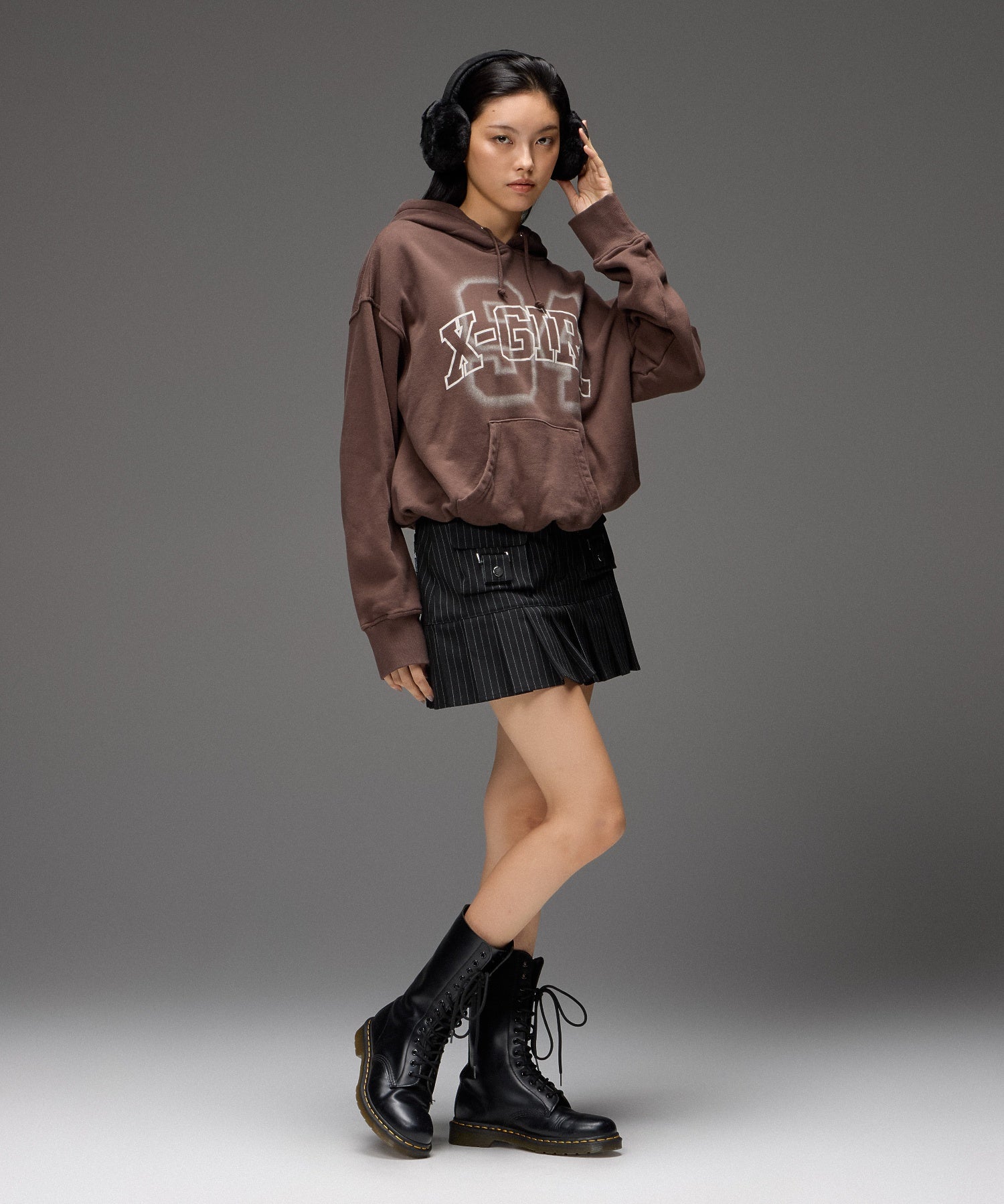 FLOCKED SPRAY LOGO BALLOON HEM SWEAT HOODIE