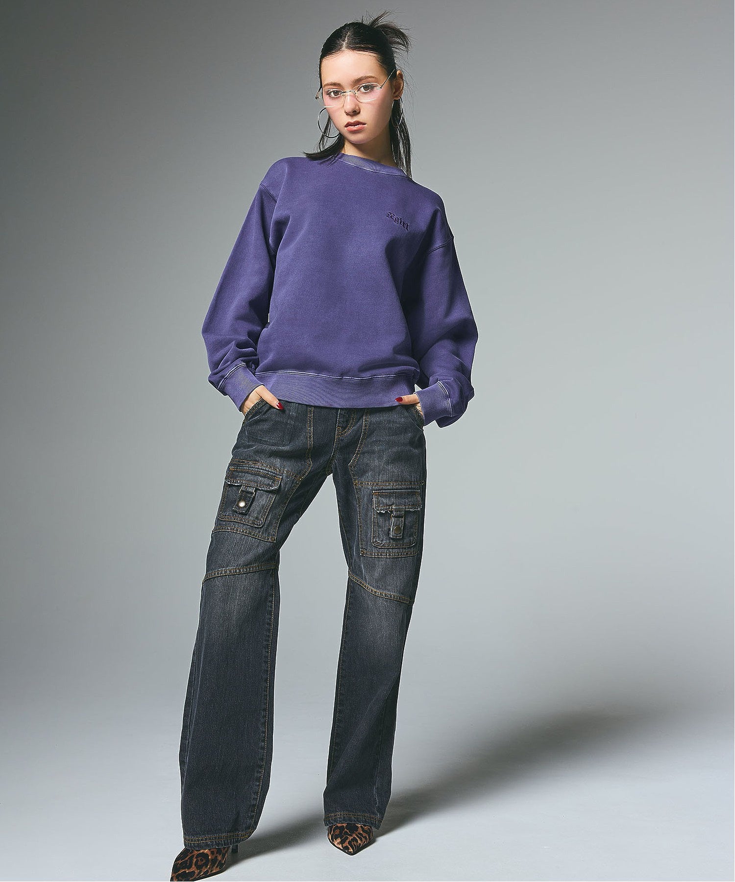 LOGO PATCH PIGMENT DYED CREWNECK SWEAT TOP