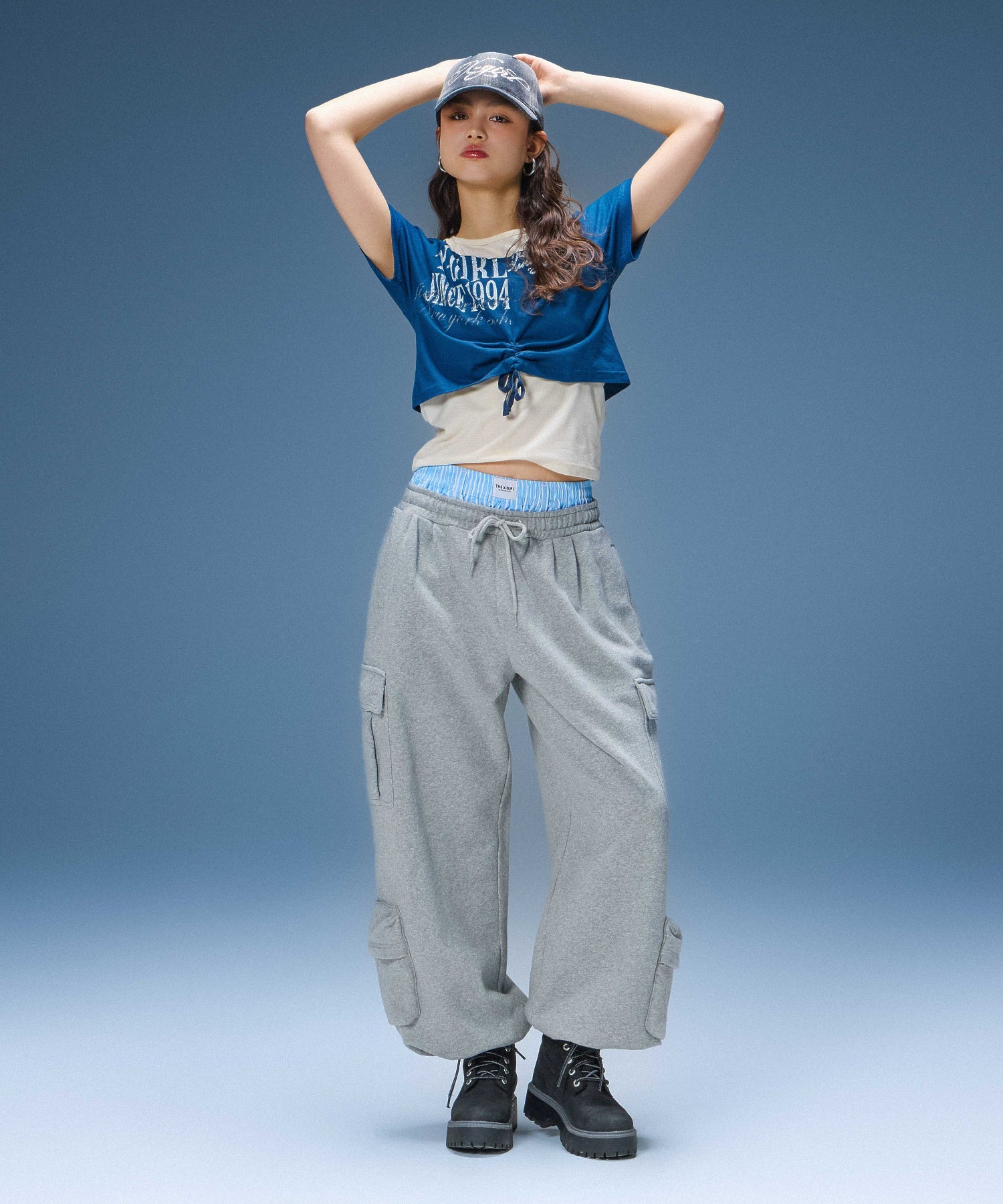 LAYERED STYLE PANELED GRAPHIC S/S TOP