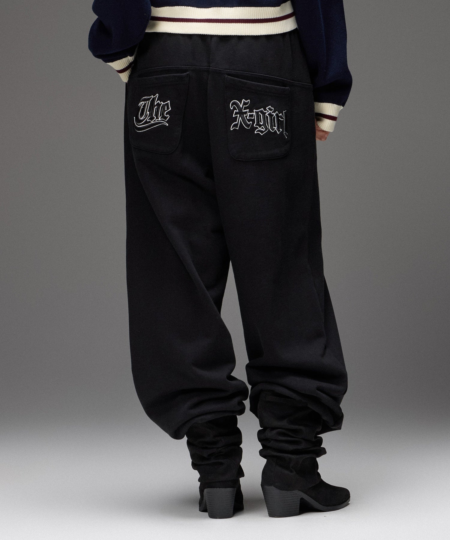 EMBROIDERED POCKET VOLUME SWEATPANTS