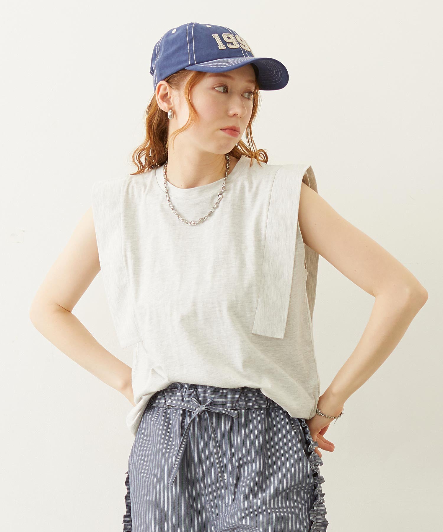 BOXY SLEEVELESS TOP