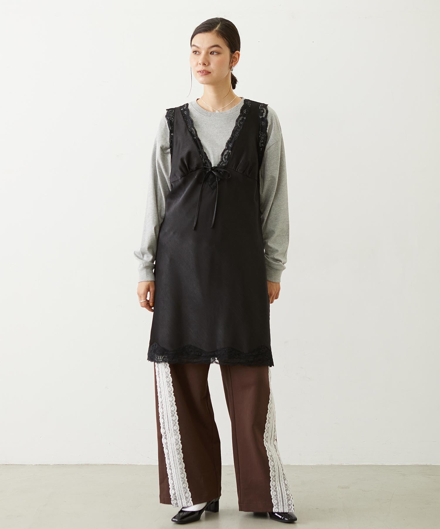 V-NECK LACE DRESS