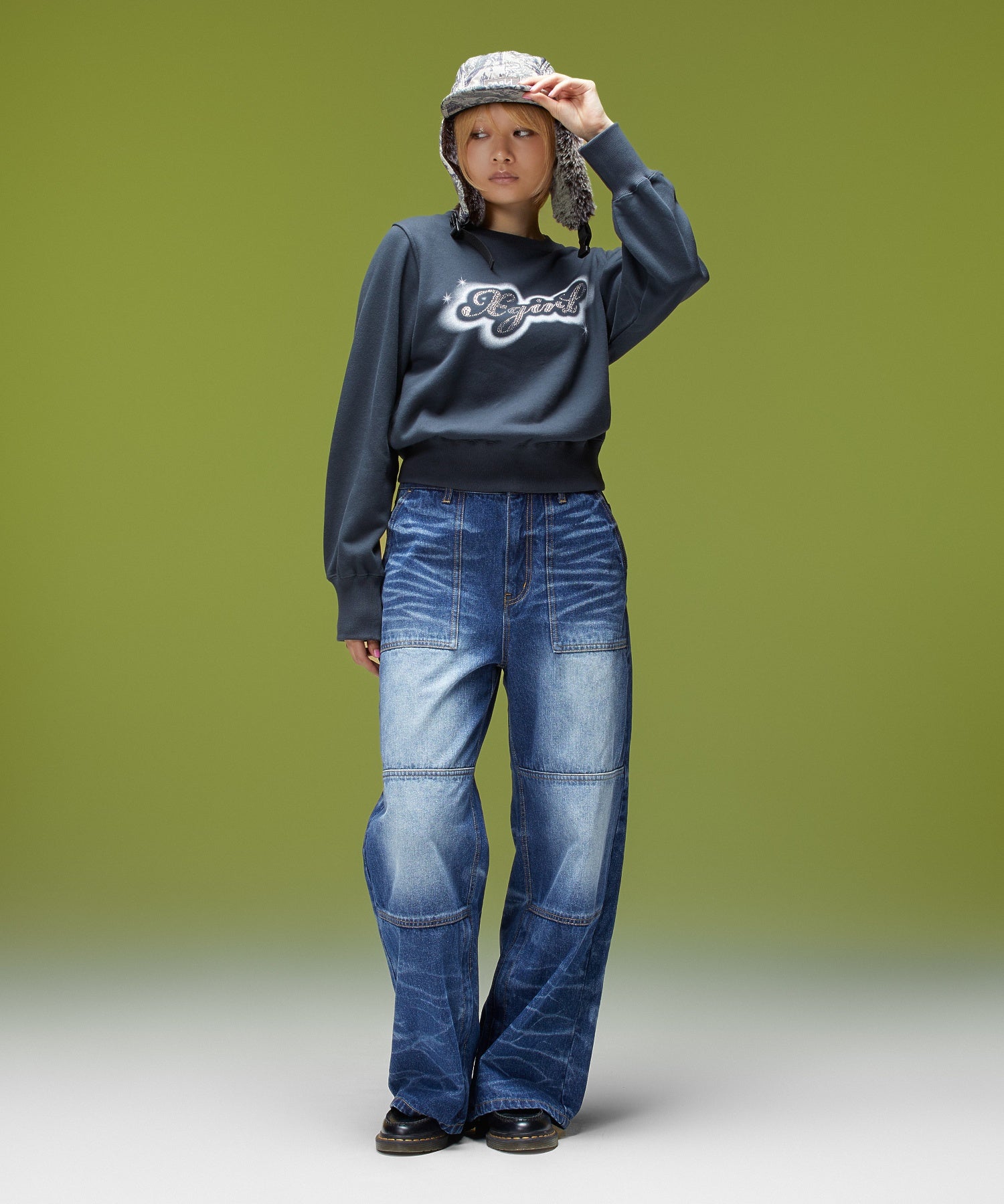RHINESTONE AND SPRAY LOGO CREWNECK SWEATSHIRT
